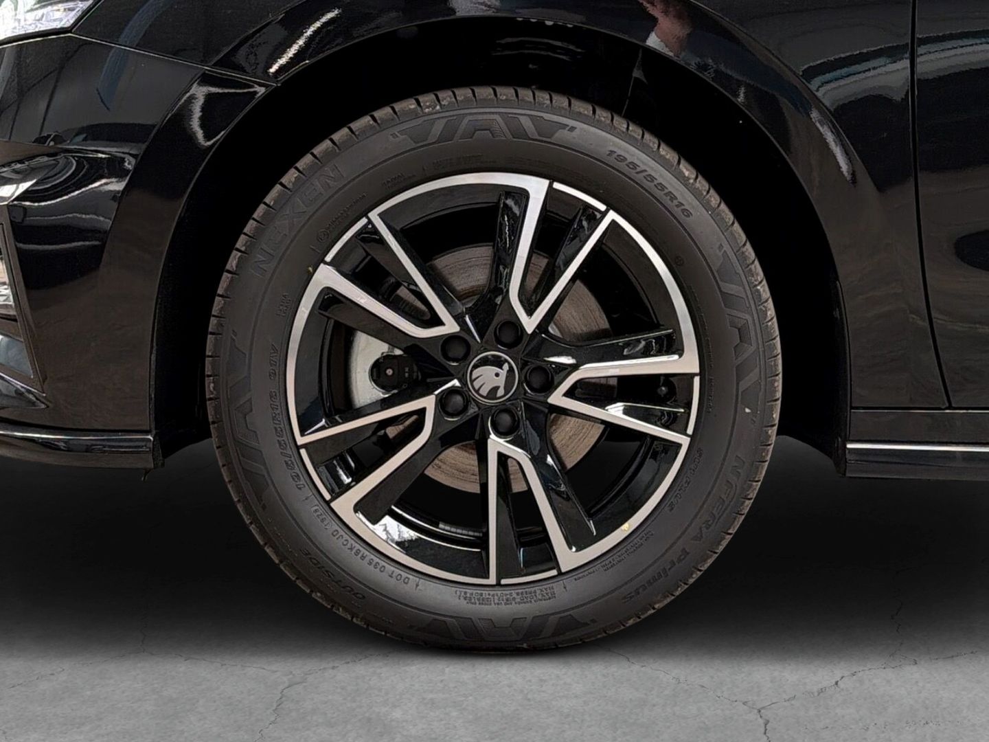 Fahrzeug 9 Fahrzeugabbildung SKODA Fabia 1.0 TSI Monte Carlo Virtual Cockpit Clima - mit KI generiert/bearbeitet