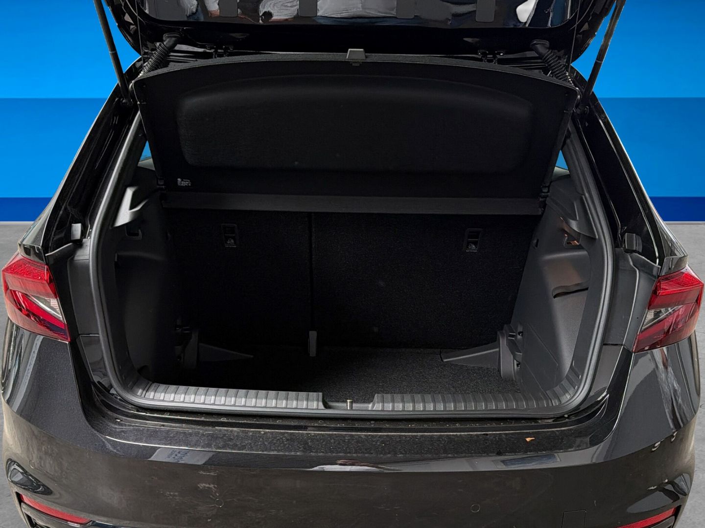Fahrzeug 10 Fahrzeugabbildung SKODA Fabia 1.0 TSI Monte Carlo Virtual Cockpit Clima - mit KI generiert/bearbeitet