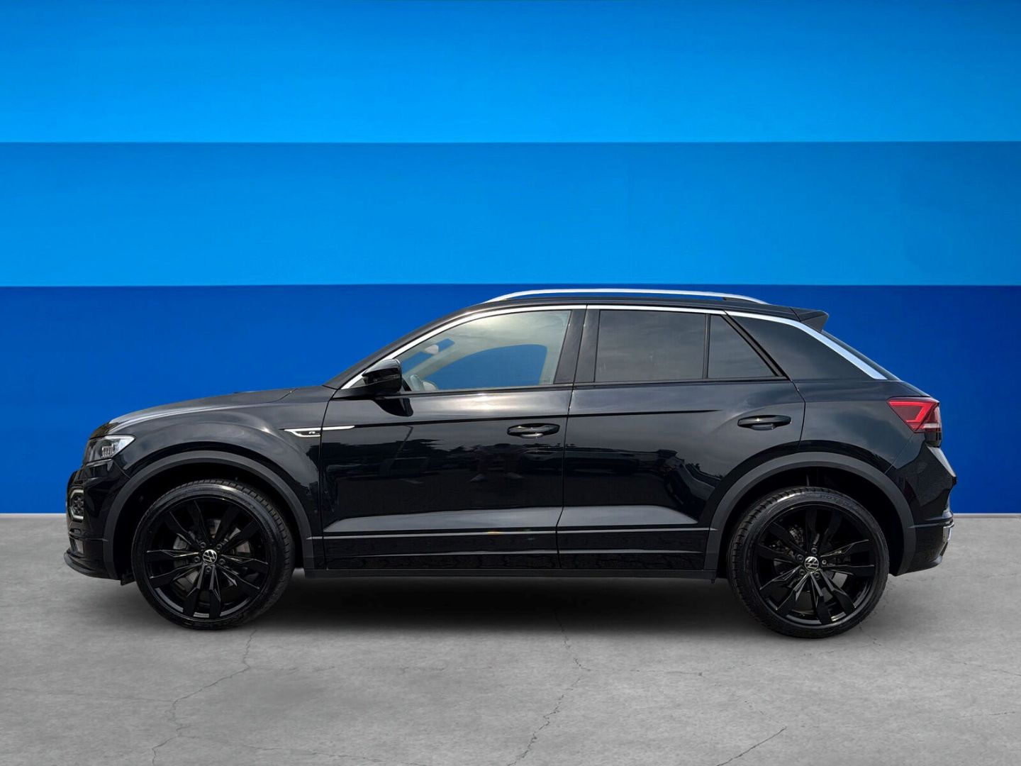 Fahrzeug 4 Fahrzeugabbildung Volkswagen T-Roc 1.5 TSI Sport R-Line Rear View Pano AHK