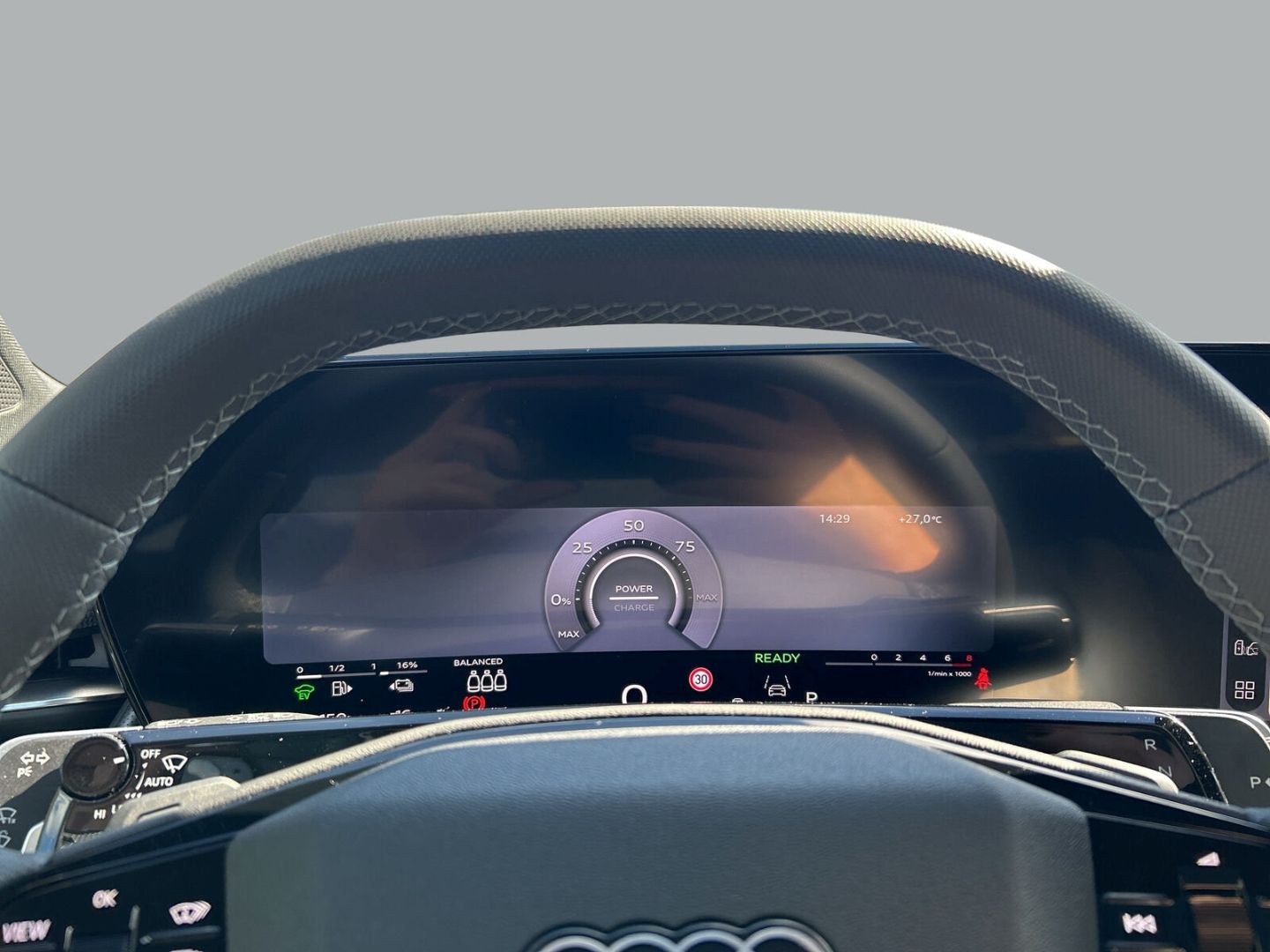 Fahrzeugabbildung Audi Q3 SUV E-HYBRID 200 kW+LED+HUD+AHK+PANO+TECHPRO - mit KI generiert/bearbeitet