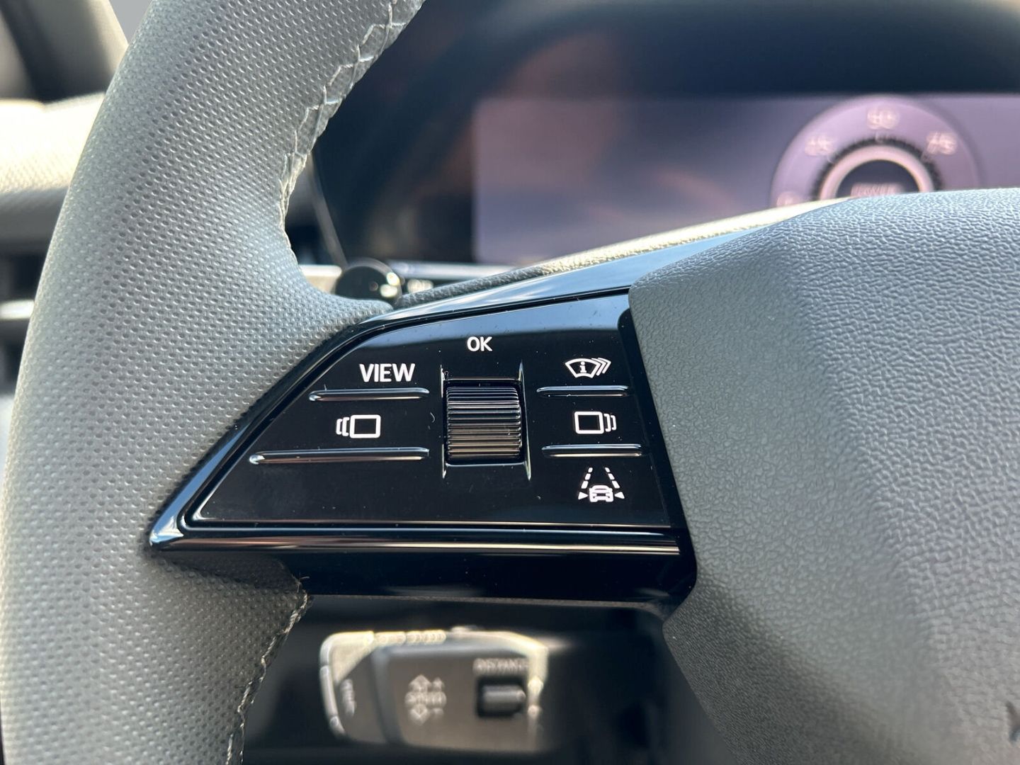 Fahrzeugabbildung Audi Q3 SUV E-HYBRID 200 kW+LED+HUD+AHK+PANO+TECHPRO - mit KI generiert/bearbeitet