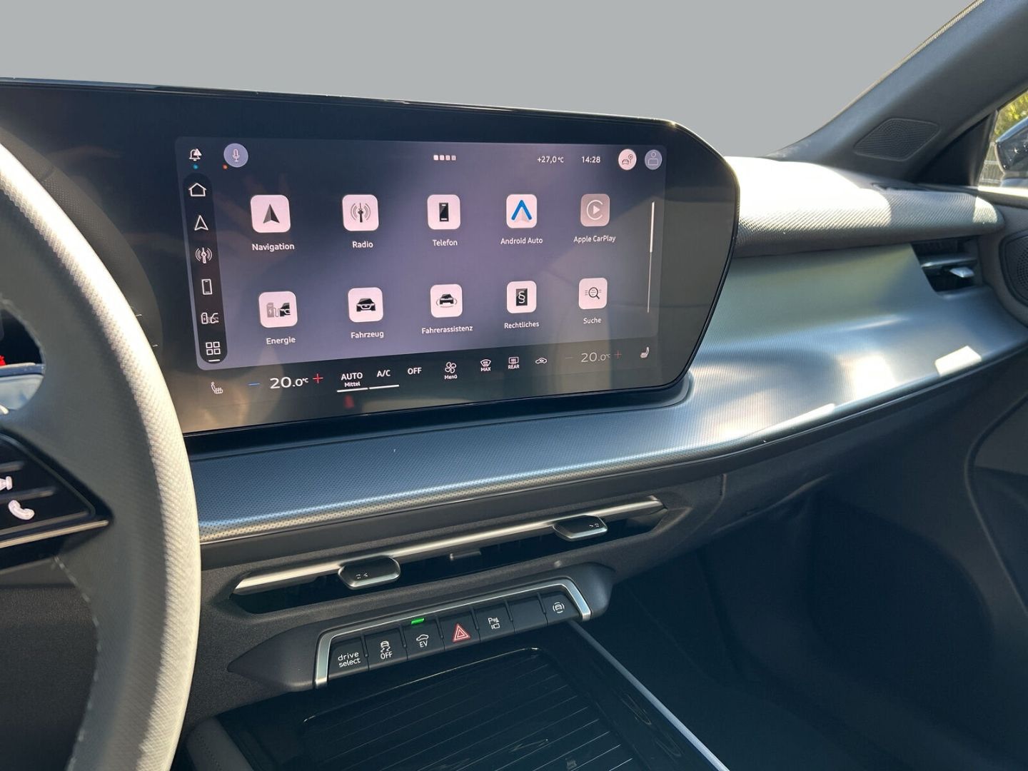 Fahrzeugabbildung Audi Q3 SUV E-HYBRID 200 kW+LED+HUD+AHK+PANO+TECHPRO - mit KI generiert/bearbeitet
