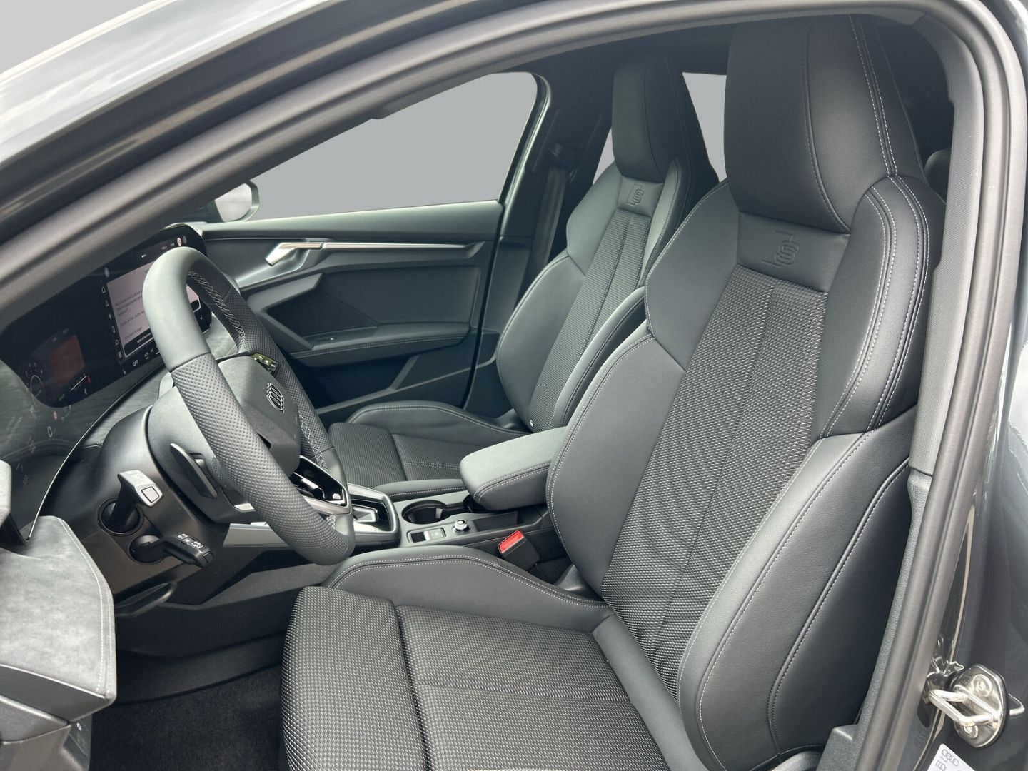 Fahrzeugabbildung Audi A3 SPORTBACK ADVANCED 85 kW+LED+PANO+AHK+KAMERA - mit KI generiert/bearbeitet