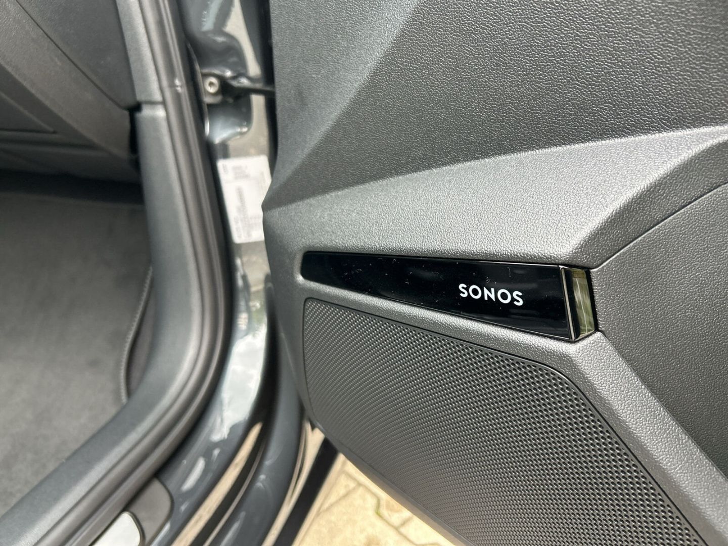 Fahrzeugabbildung Audi A3 SPORTBACK ADVANCED 85 kW+LED+PANO+AHK+KAMERA - mit KI generiert/bearbeitet