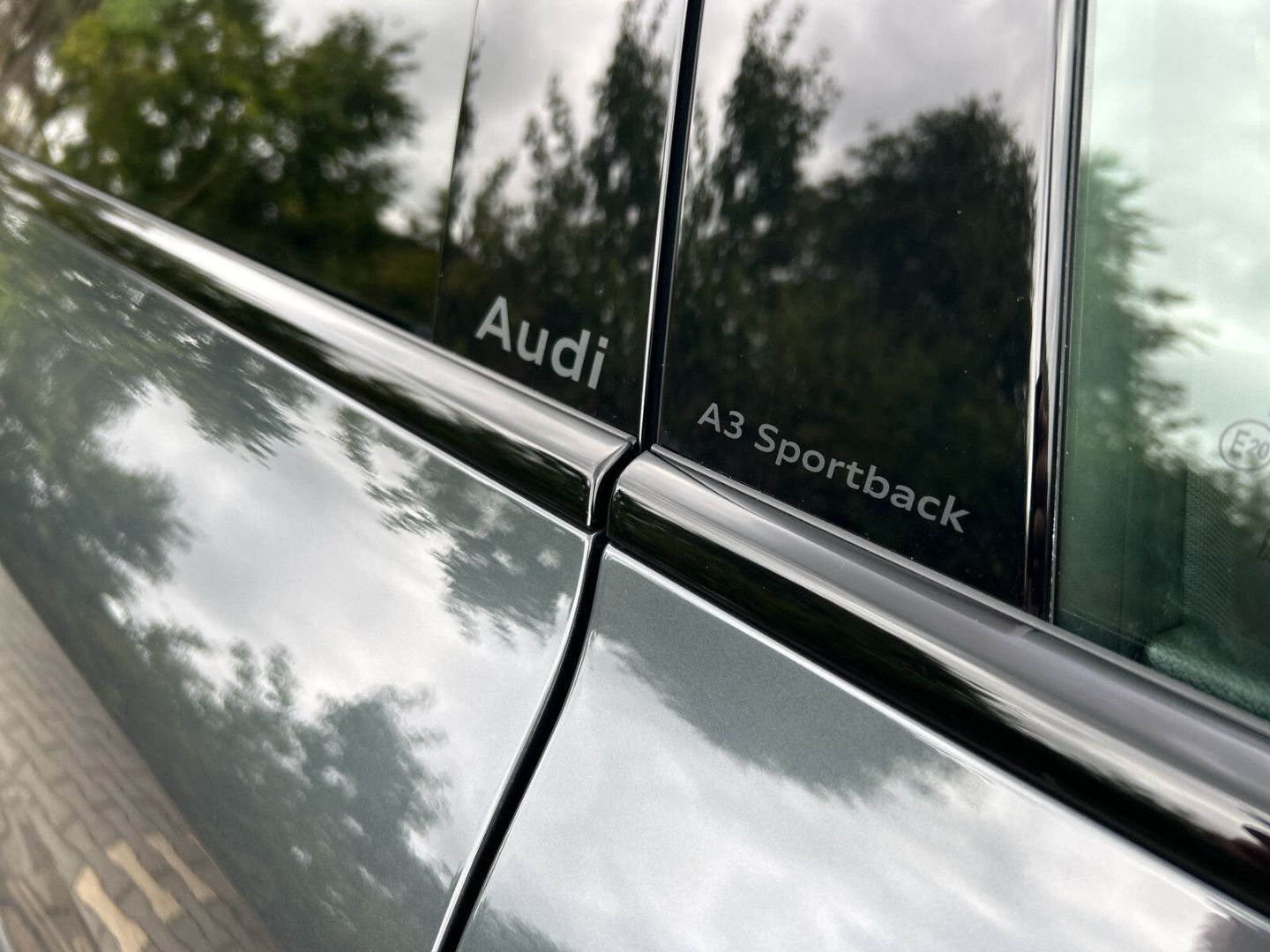 Fahrzeugabbildung Audi A3 SPORTBACK ADVANCED 85 kW+LED+PANO+AHK+KAMERA - mit KI generiert/bearbeitet