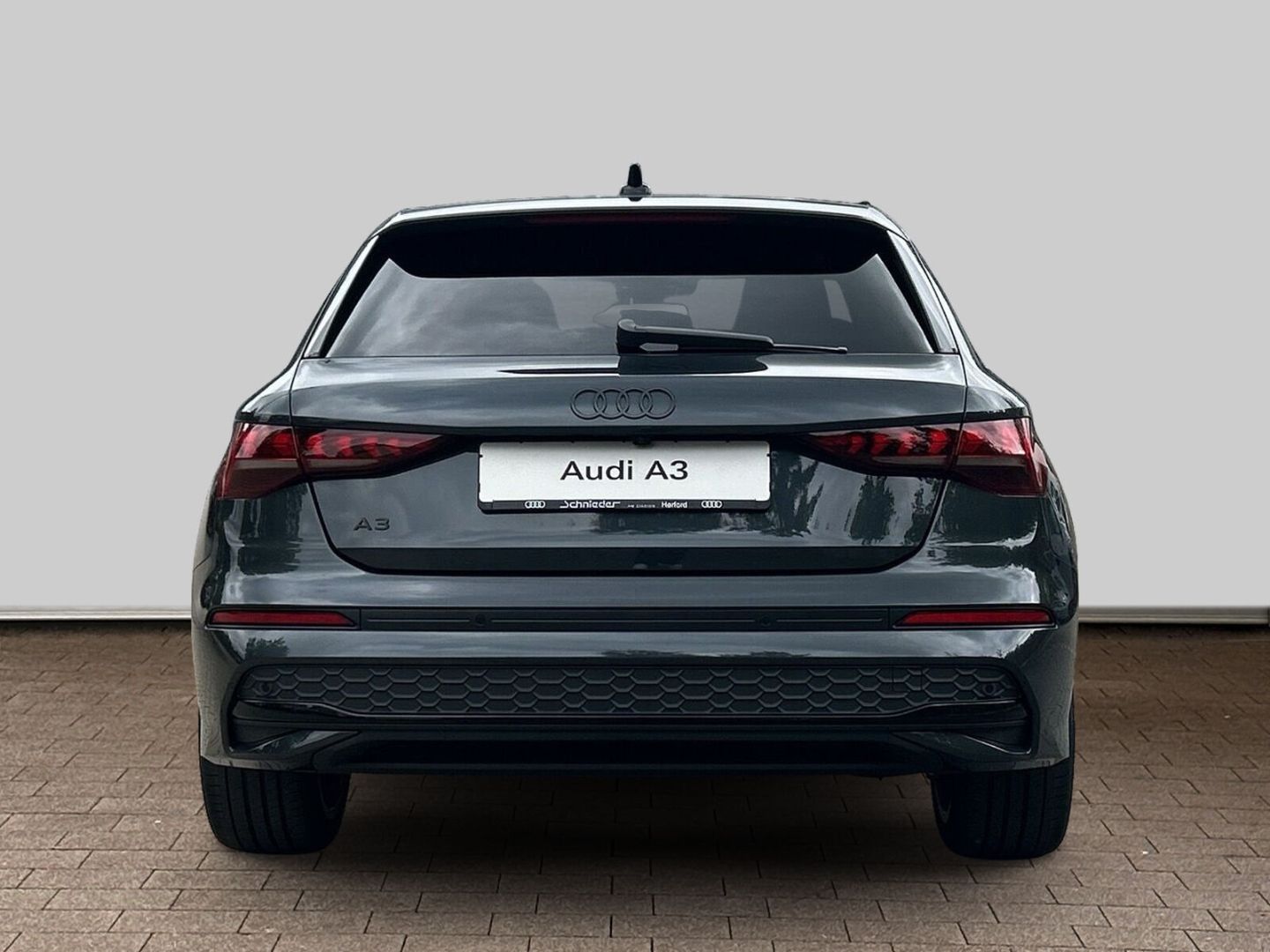 Fahrzeugabbildung Audi A3 SPORTBACK ADVANCED 85 kW+LED+PANO+AHK+KAMERA - mit KI generiert/bearbeitet