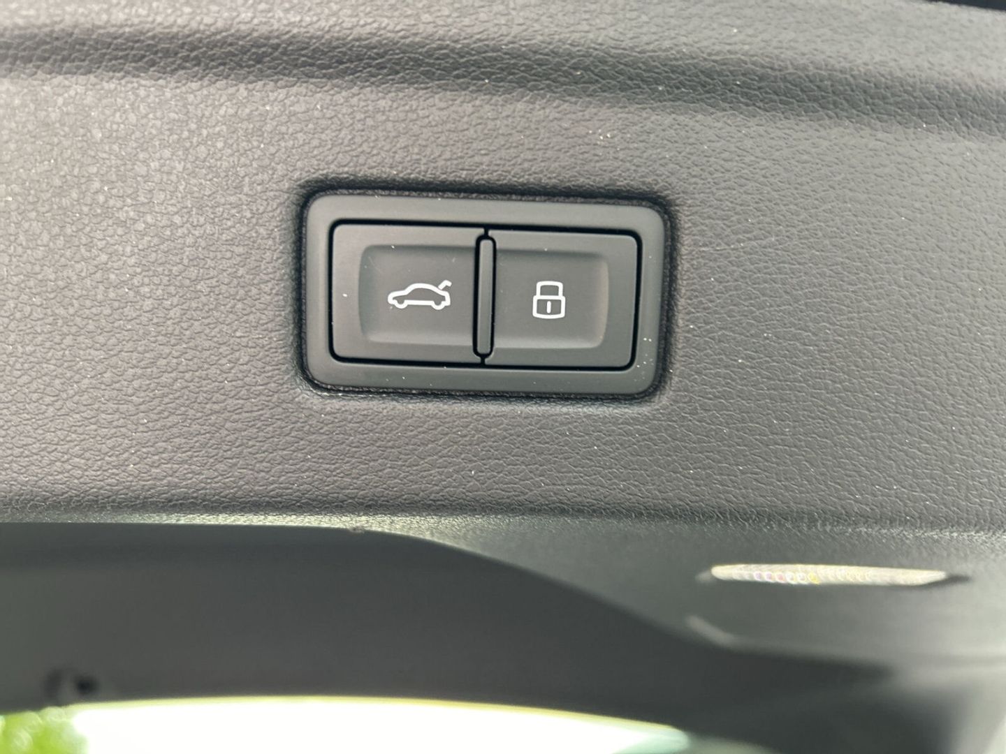 Fahrzeugabbildung Audi A5 S-Line QUATTRO 40 2.0 TDI Sportback MATRIX LE - mit KI generiert/bearbeitet