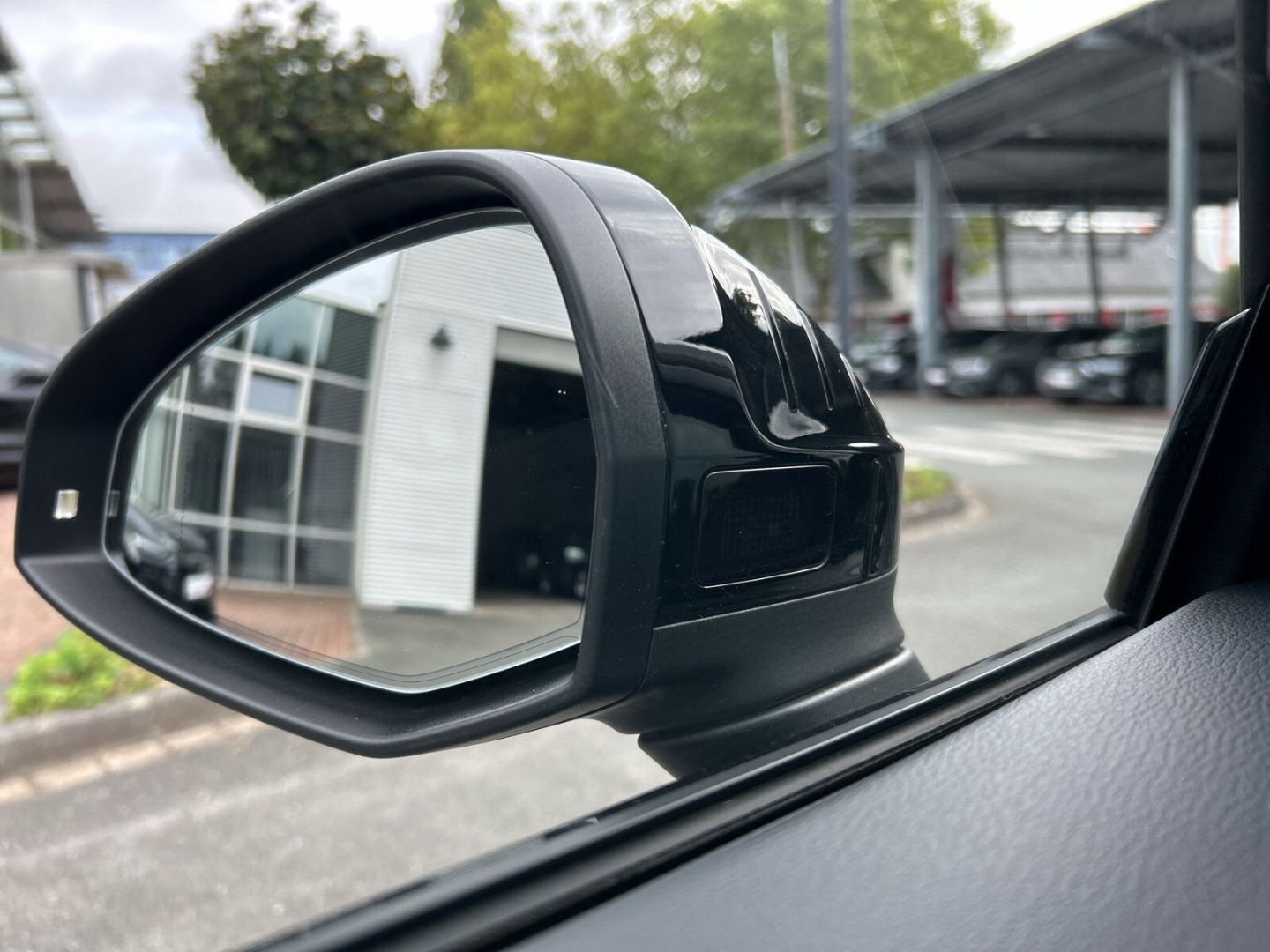 Fahrzeugabbildung Audi A5 S-Line QUATTRO 40 2.0 TDI Sportback MATRIX LE - mit KI generiert/bearbeitet