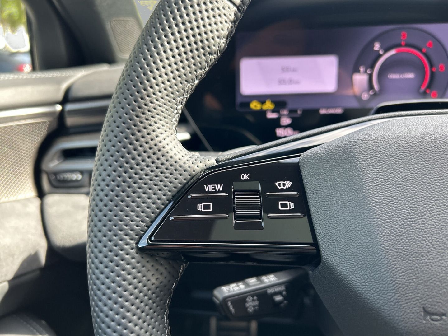 Fahrzeugabbildung Audi A6 TDI ALLROAD+MATRIX LED+PANO+AHK+HUD+TECHPRO+ - mit KI generiert/bearbeitet