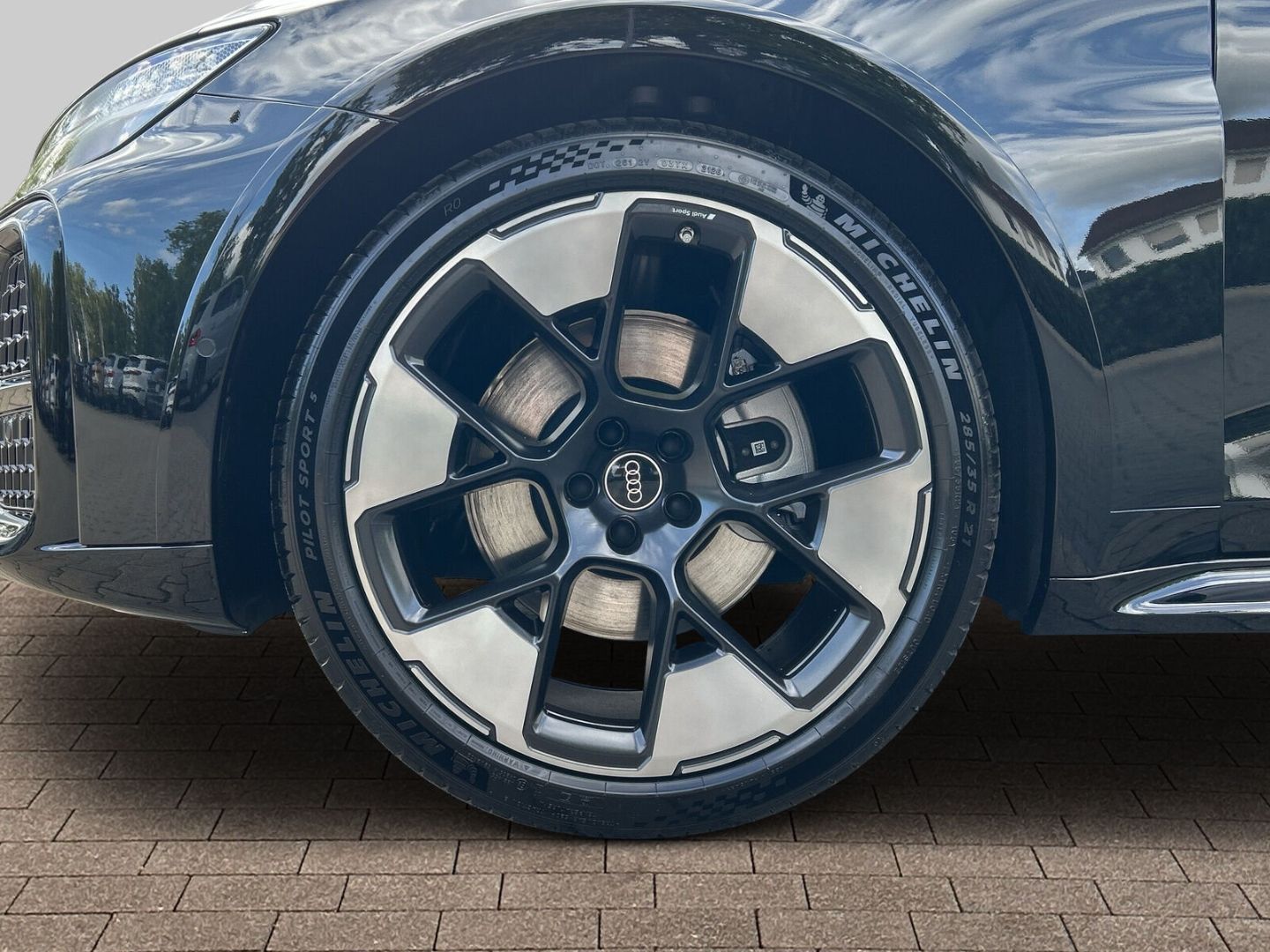Fahrzeugabbildung Audi A6 TDI ALLROAD+MATRIX LED+PANO+AHK+HUD+TECHPRO+ - mit KI generiert/bearbeitet