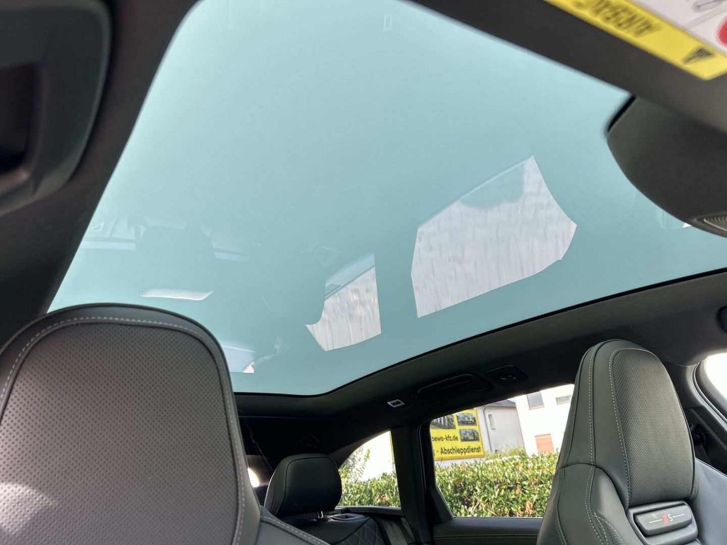 Fahrzeugabbildung Audi A6 TDI ALLROAD+MATRIX LED+PANO+AHK+HUD+TECHPRO+ - mit KI generiert/bearbeitet