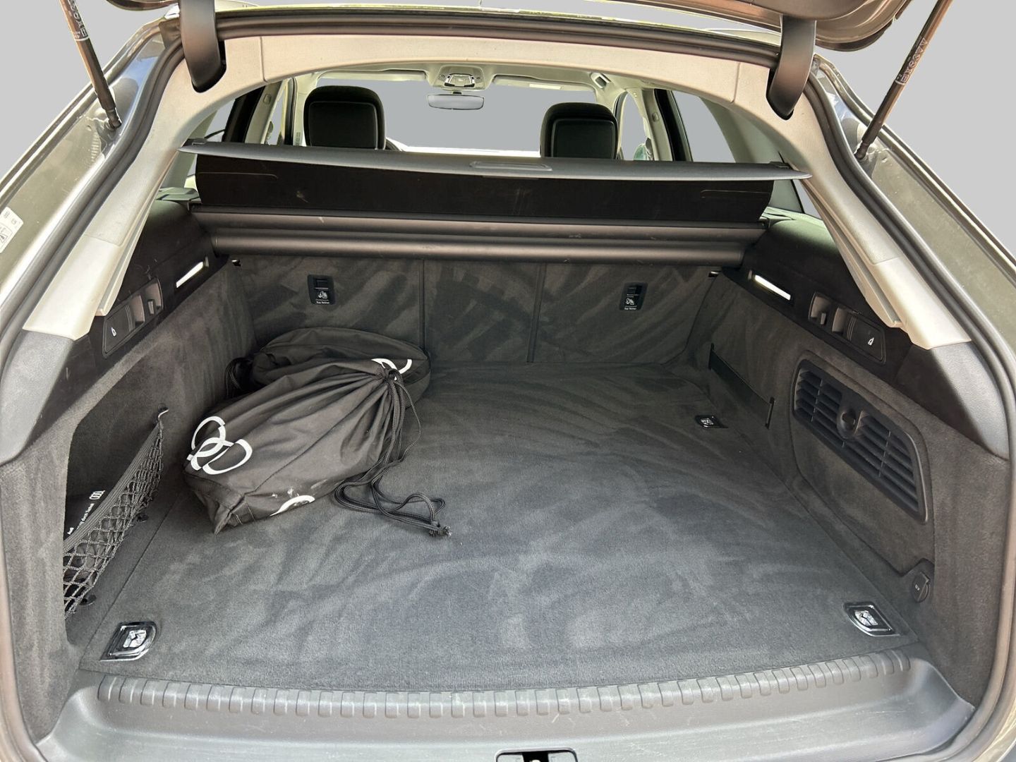 Fahrzeug 19 Fahrzeugabbildung Audi A6 Avant 50 TFSI e quattro Matrix LED Kamera Car