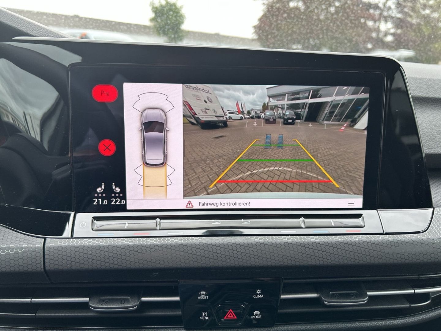 Fahrzeug 16 Fahrzeugabbildung Volkswagen Golf VIII 2.0 TSI GTI Navi Digitales Cockpit Sou - mit KI generiert/bearbeitet