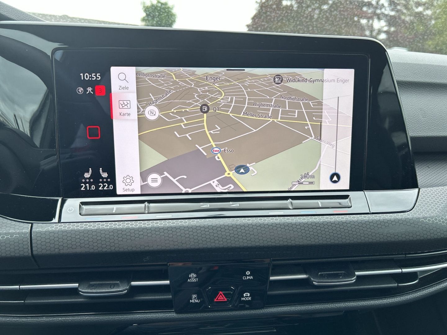 Fahrzeug 17 Fahrzeugabbildung Volkswagen Golf VIII 2.0 TSI GTI Navi Digitales Cockpit Sou - mit KI generiert/bearbeitet