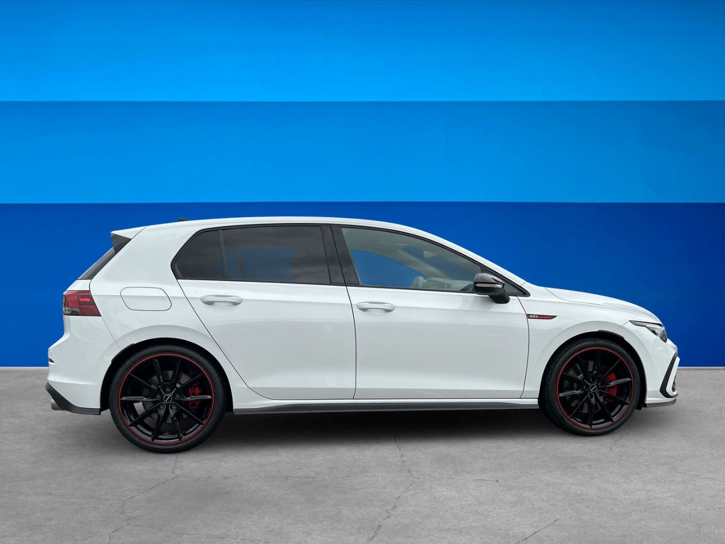 Fahrzeug 6 Fahrzeugabbildung Volkswagen Golf VIII 2.0 TSI GTI Navi Digitales Cockpit Sou - mit KI generiert/bearbeitet