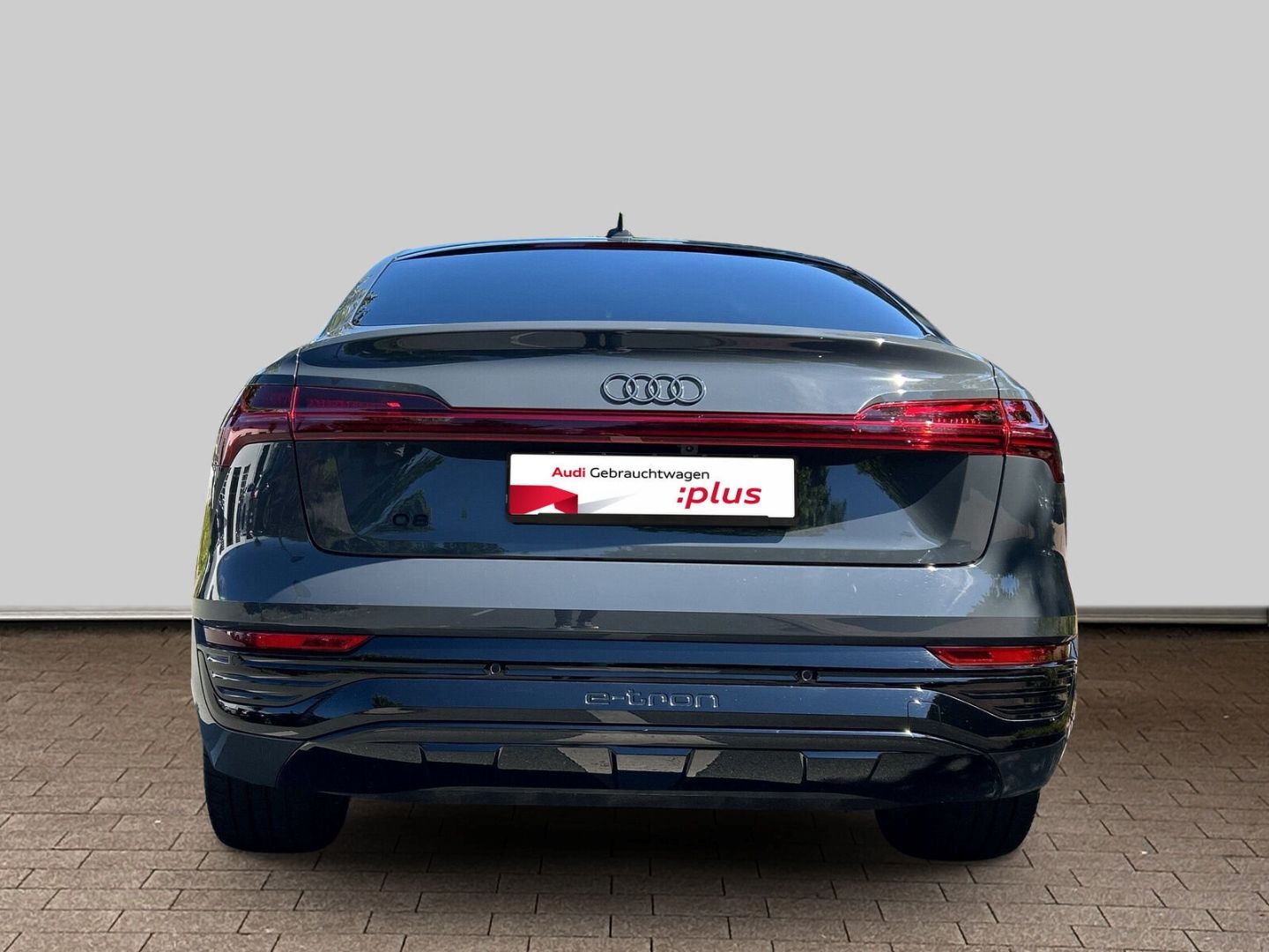 Fahrzeugabbildung Audi Q8 e-tron Sportback 50 LED Optik Paket Sportsitz - mit KI generiert/bearbeitet