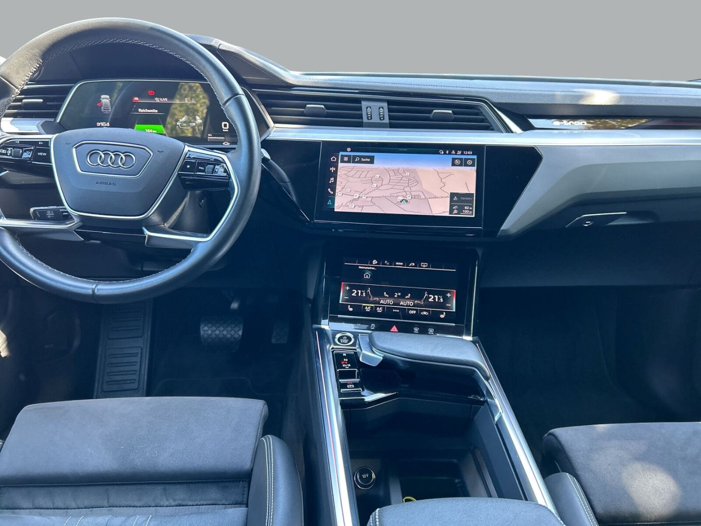 Fahrzeugabbildung Audi Q8 e-tron Sportback 50 LED Optik Paket Sportsitz - mit KI generiert/bearbeitet