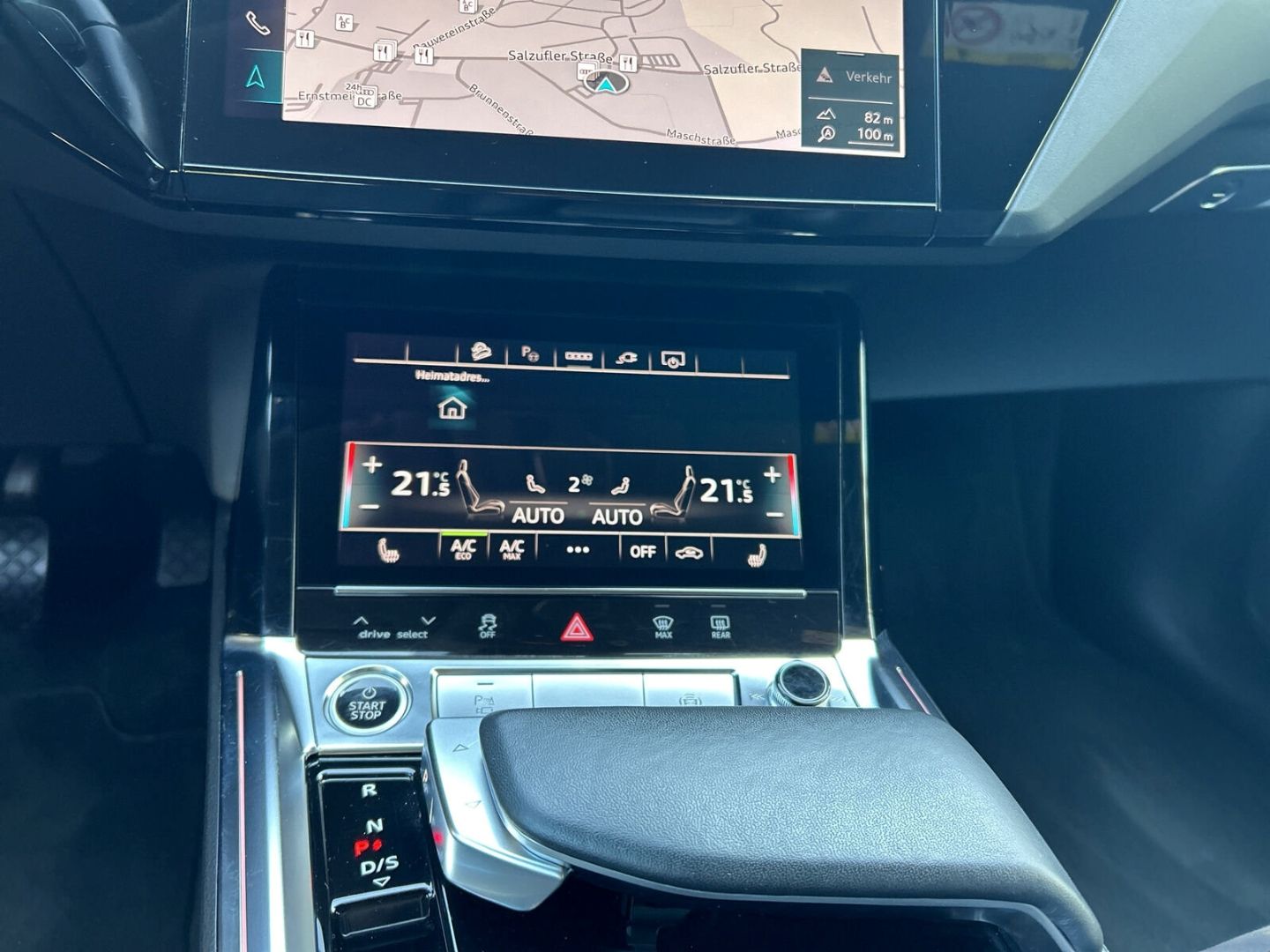 Fahrzeugabbildung Audi Q8 e-tron Sportback 50 LED Optik Paket Sportsitz - mit KI generiert/bearbeitet