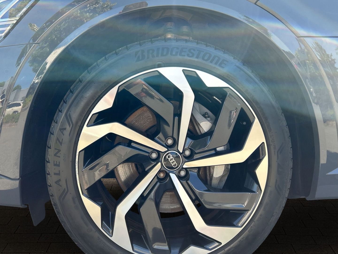 Fahrzeugabbildung Audi Q8 e-tron Sportback 50 LED Optik Paket Sportsitz - mit KI generiert/bearbeitet