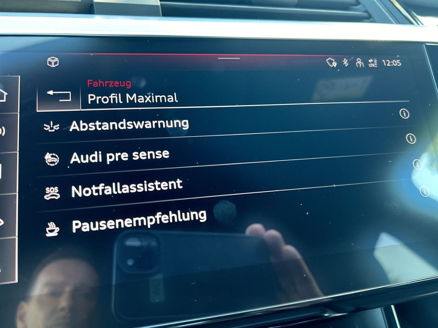 Fahrzeugabbildung Audi Q8 e-tron Sportback 50 LED Optik Paket Sportsitz - mit KI generiert/bearbeitet