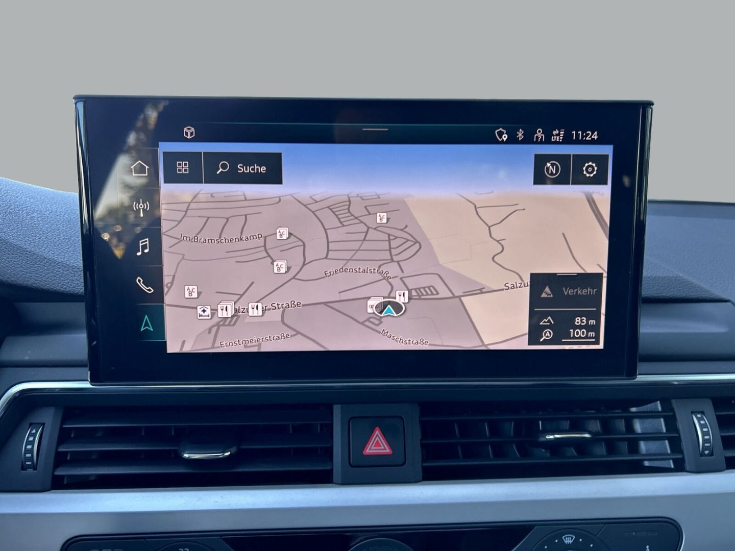 Fahrzeugabbildung Audi A4 Avant 40 TDI quattro Stronic LED Kamera AHK A - mit KI generiert/bearbeitet