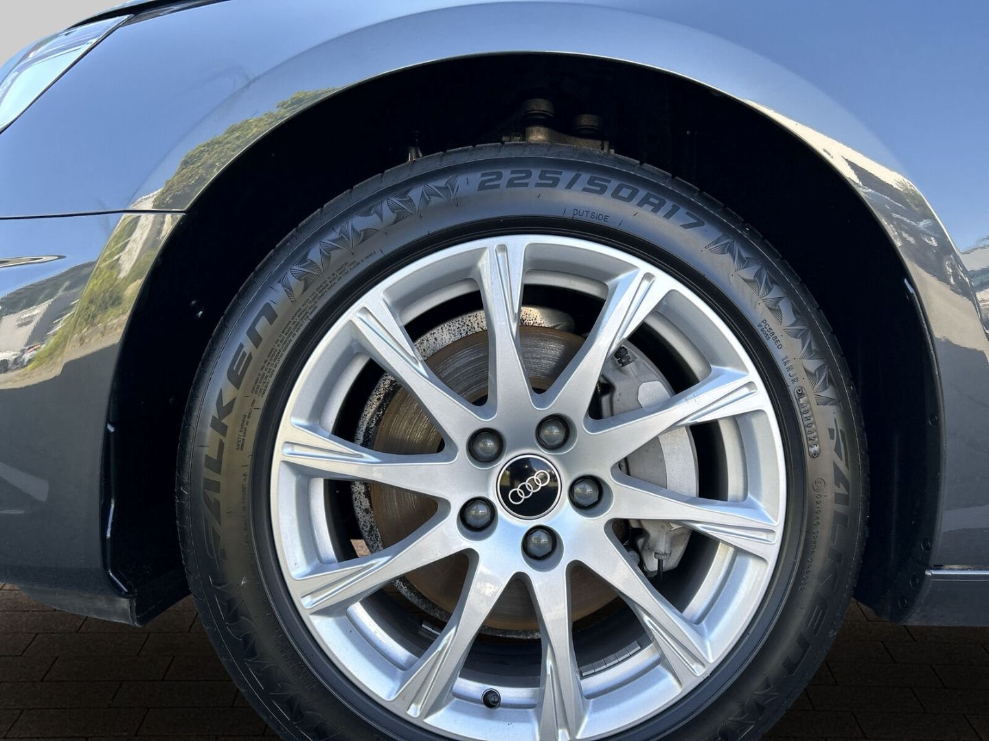 Fahrzeugabbildung Audi A4 Avant 40 TDI quattro Stronic LED Kamera AHK A - mit KI generiert/bearbeitet