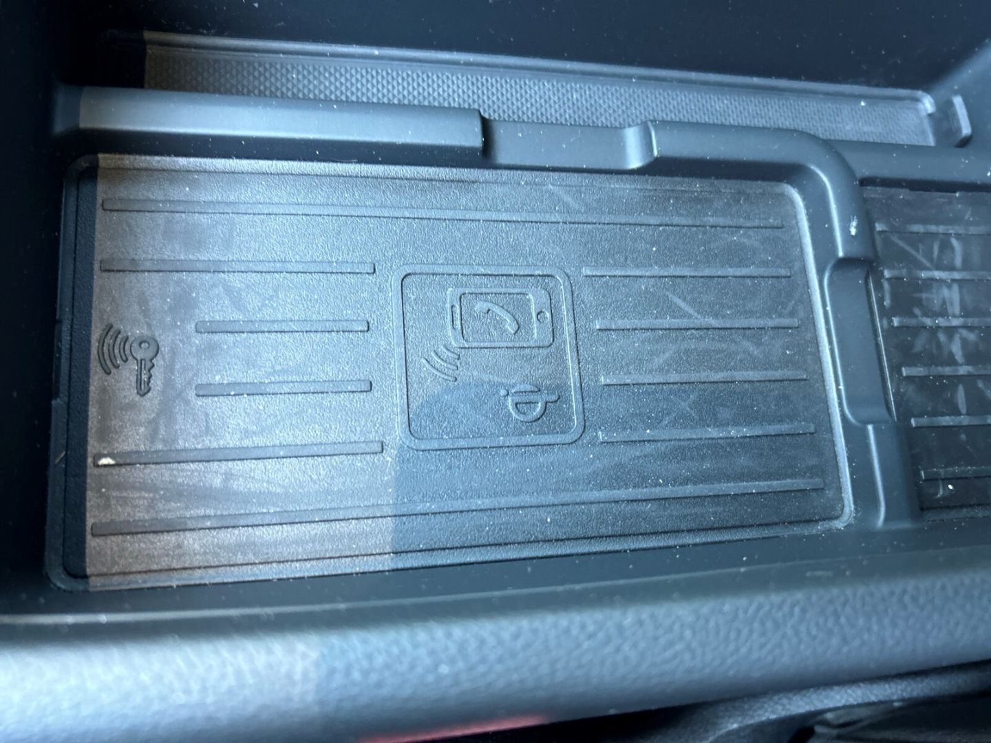 Fahrzeugabbildung Audi A4 Avant 40 TDI quattro Stronic LED Kamera AHK A - mit KI generiert/bearbeitet
