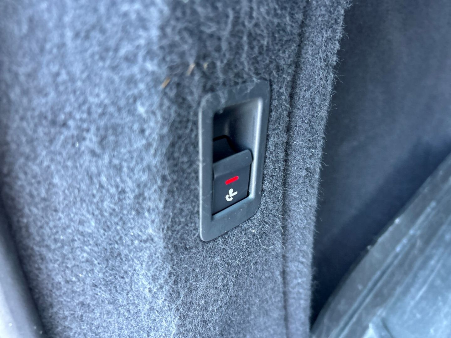 Fahrzeugabbildung Audi A4 Avant 40 TDI quattro Stronic LED Kamera AHK A - mit KI generiert/bearbeitet