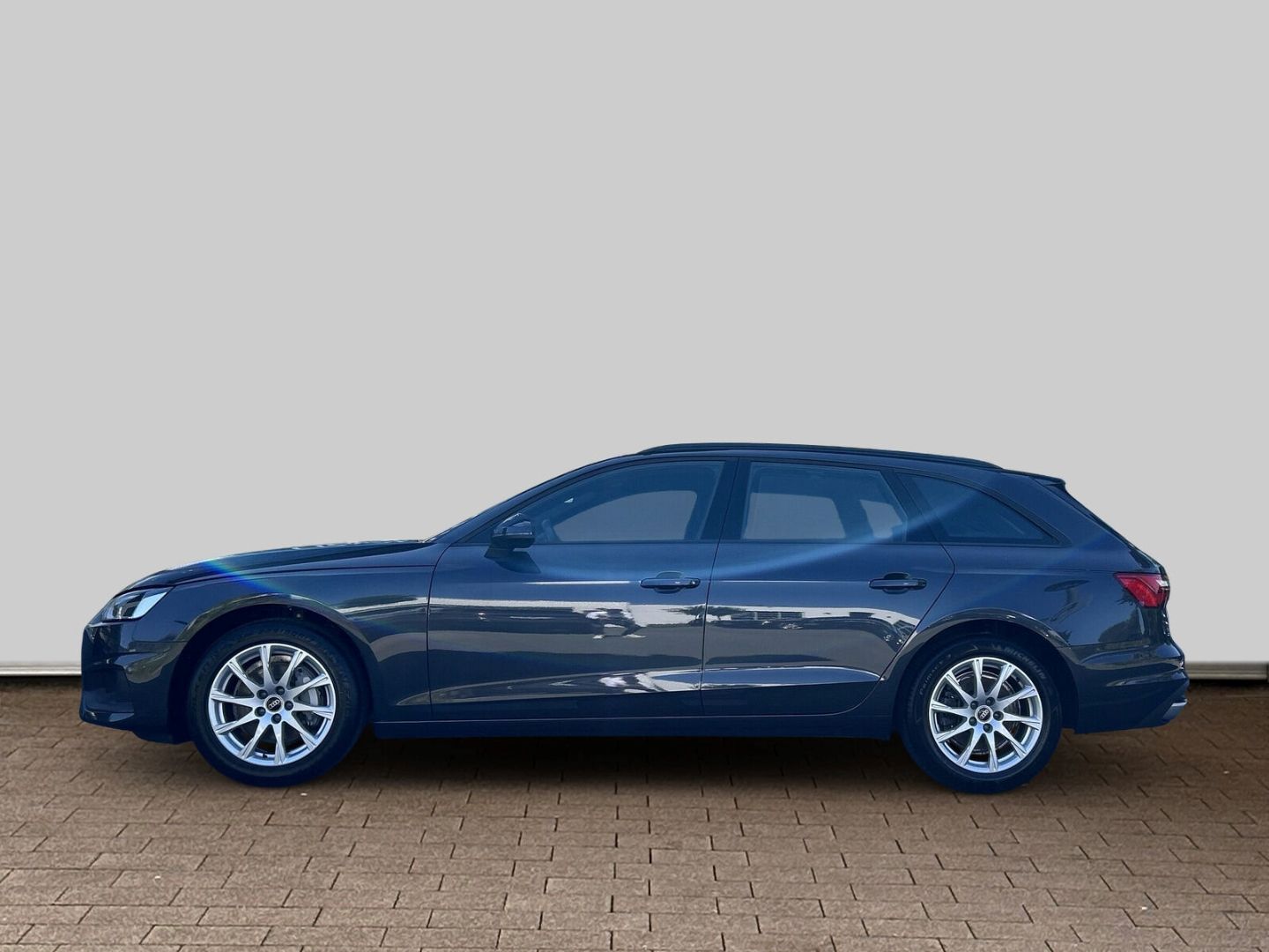 Fahrzeugabbildung Audi A4 Avant 40 TDI quattro Stronic LED Kamera AHK A - mit KI generiert/bearbeitet