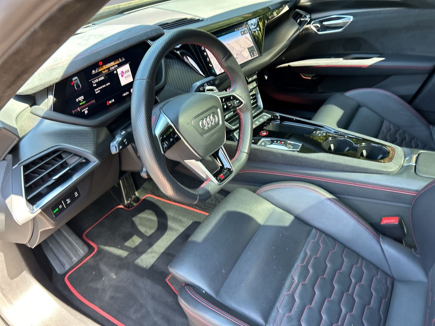 Fahrzeug 13 Fahrzeugabbildung Audi RS e-tron GT Matrix LED Leder Sportsitze Pano Ka - mit KI generiert/bearbeitet