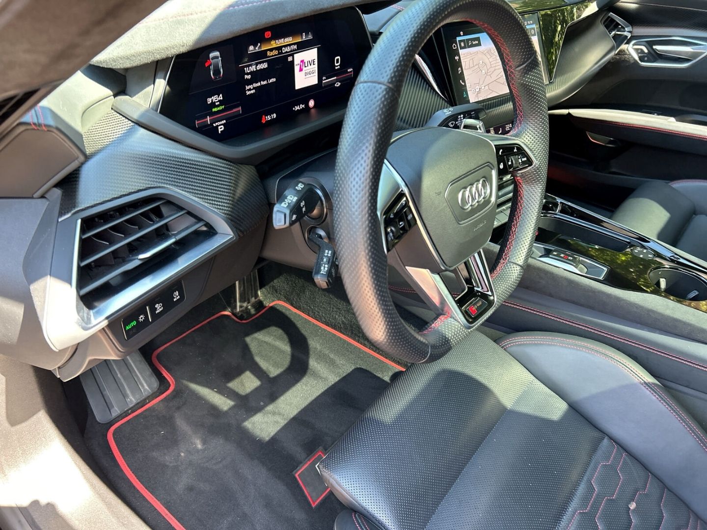 Fahrzeug 17 Fahrzeugabbildung Audi RS e-tron GT Matrix LED Leder Sportsitze Pano Ka - mit KI generiert/bearbeitet