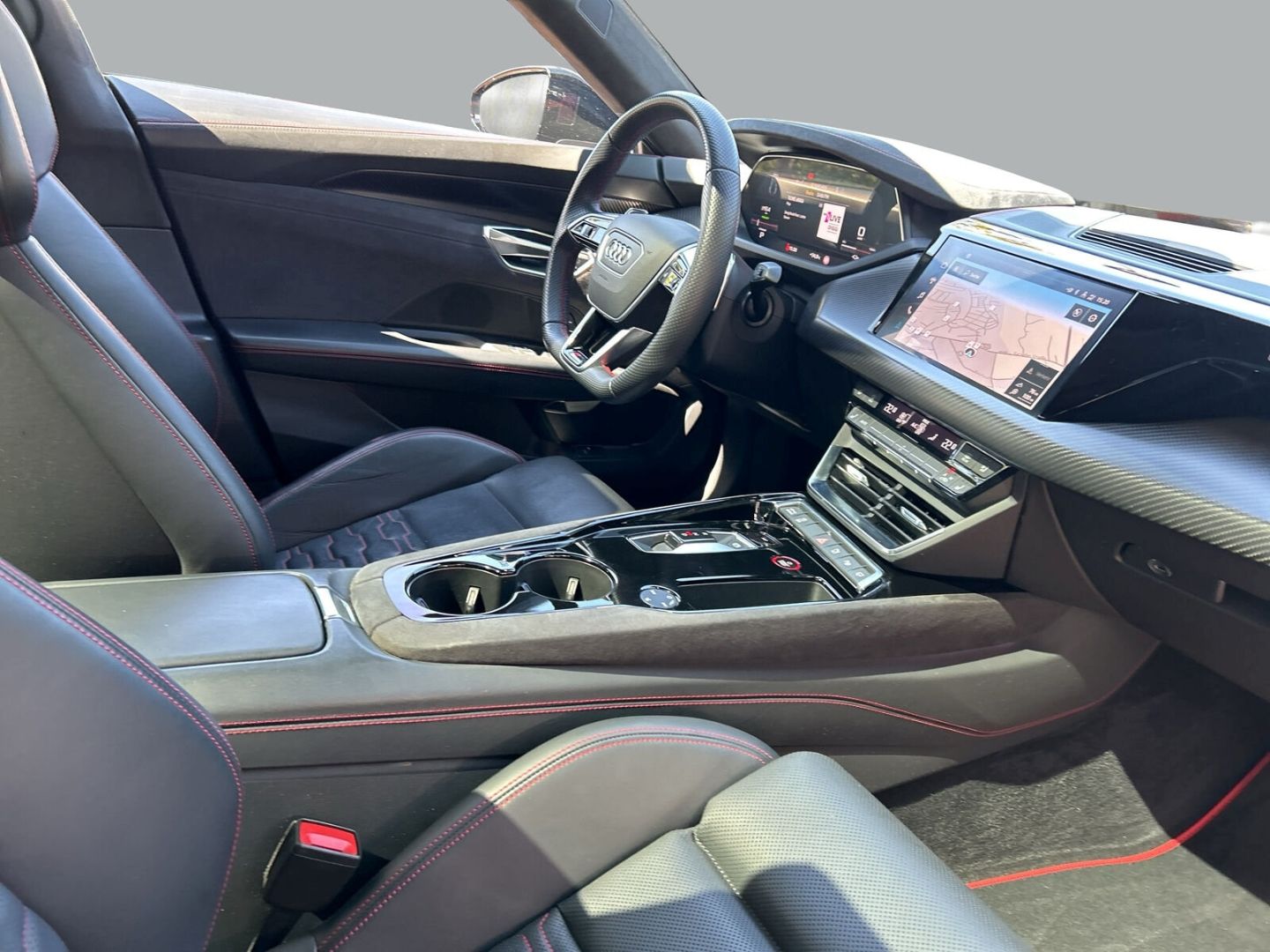 Fahrzeug 19 Fahrzeugabbildung Audi RS e-tron GT Matrix LED Leder Sportsitze Pano Ka - mit KI generiert/bearbeitet