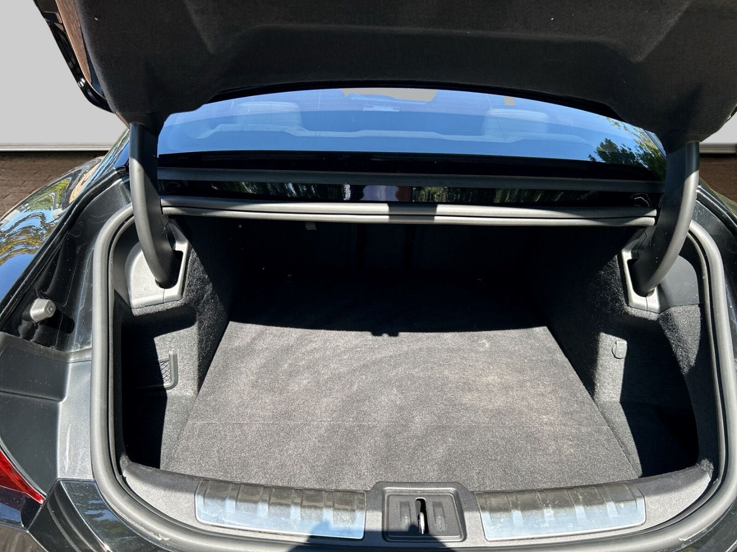 Fahrzeug 20 Fahrzeugabbildung Audi RS e-tron GT Matrix LED Leder Sportsitze Pano Ka - mit KI generiert/bearbeitet