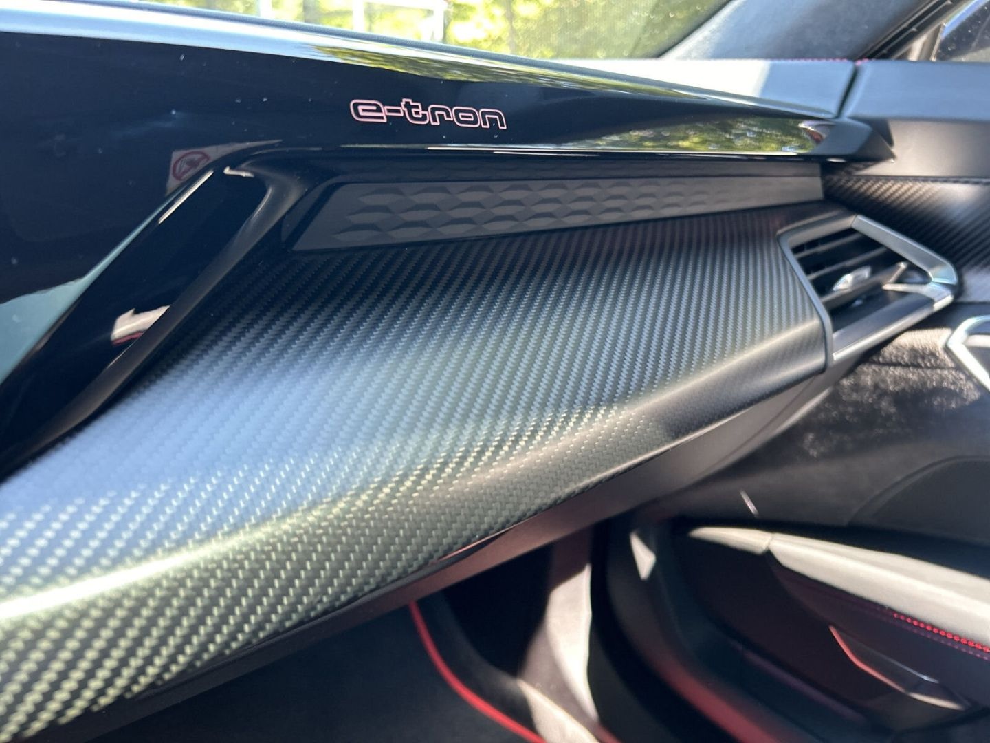 Fahrzeug 24 Fahrzeugabbildung Audi RS e-tron GT Matrix LED Leder Sportsitze Pano Ka - mit KI generiert/bearbeitet