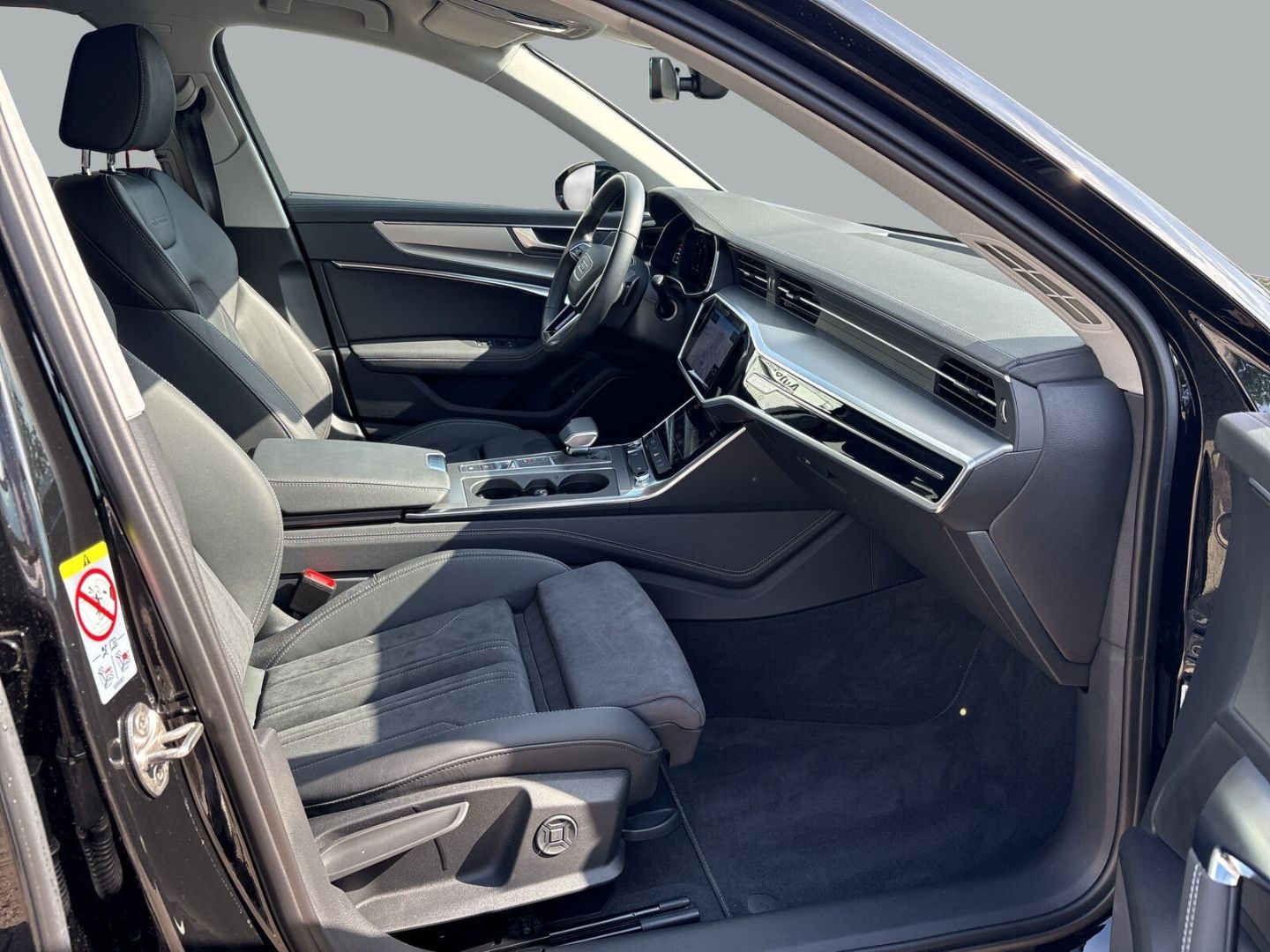 Fahrzeug 16 Fahrzeugabbildung Audi A6 allroad 40 TDI LED+AHK+LUFTFEDERUNG+VIRTUAL - mit KI generiert/bearbeitet