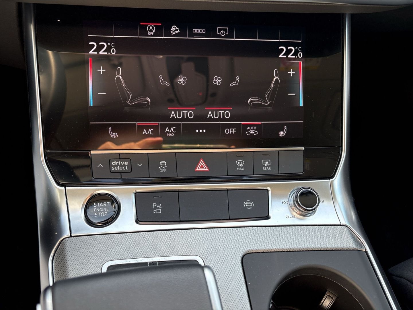 Fahrzeug 20 Fahrzeugabbildung Audi A6 allroad 40 TDI LED+AHK+LUFTFEDERUNG+VIRTUAL - mit KI generiert/bearbeitet
