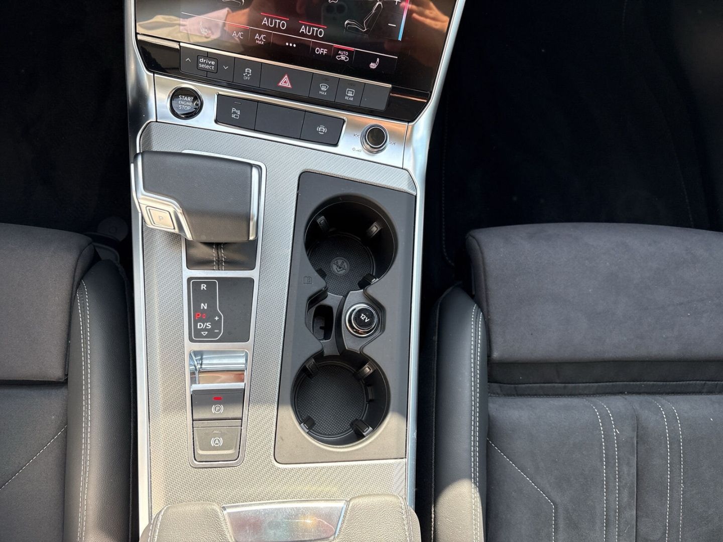 Fahrzeug 21 Fahrzeugabbildung Audi A6 allroad 40 TDI LED+AHK+LUFTFEDERUNG+VIRTUAL - mit KI generiert/bearbeitet