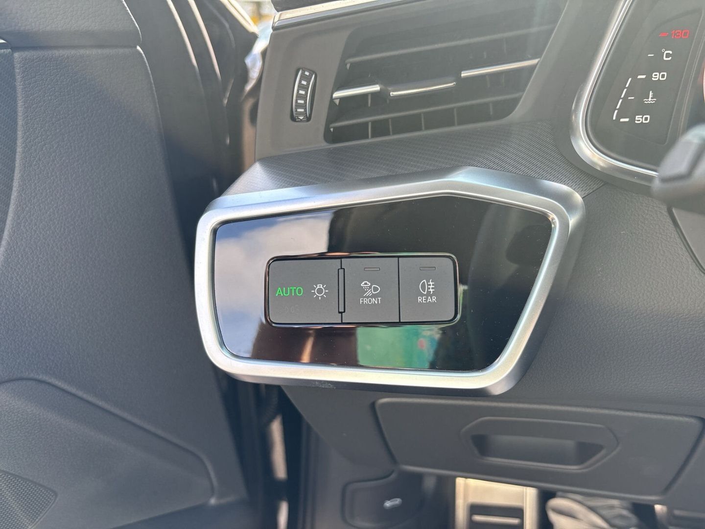 Fahrzeug 22 Fahrzeugabbildung Audi A6 allroad 40 TDI LED+AHK+LUFTFEDERUNG+VIRTUAL - mit KI generiert/bearbeitet