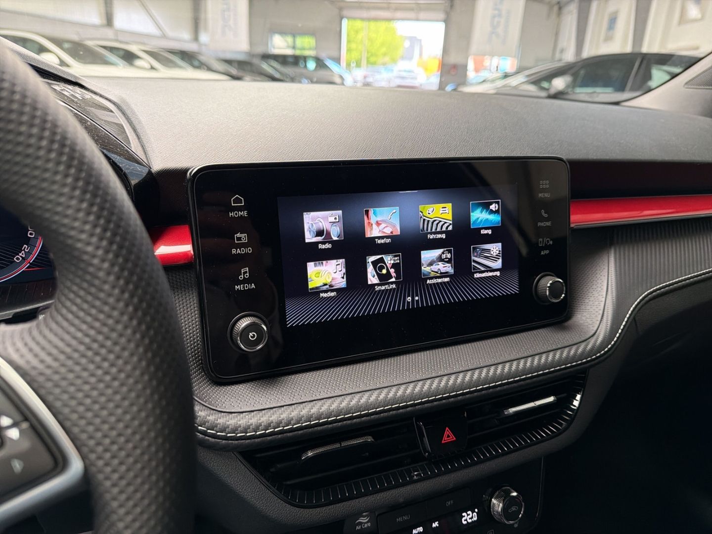 Fahrzeug 16 Fahrzeugabbildung SKODA Fabia 1.0 TSI Monte Carlo Rückfahrkamera LED - mit KI generiert/bearbeitet