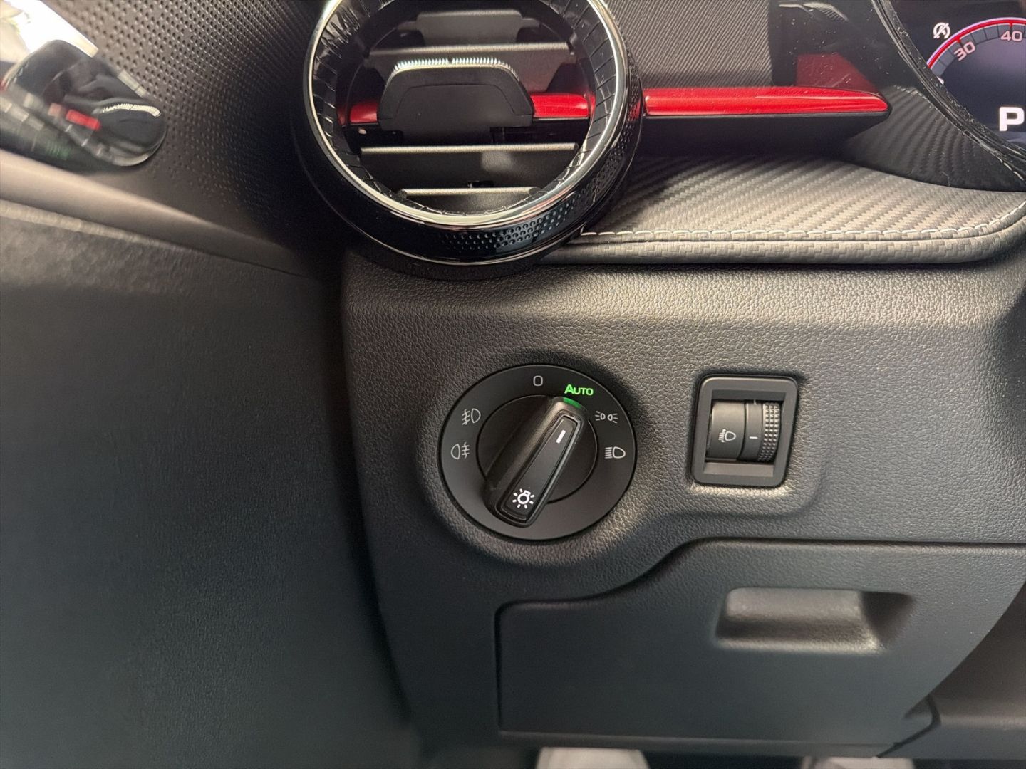 Fahrzeug 20 Fahrzeugabbildung SKODA Fabia 1.0 TSI Monte Carlo Rückfahrkamera LED - mit KI generiert/bearbeitet