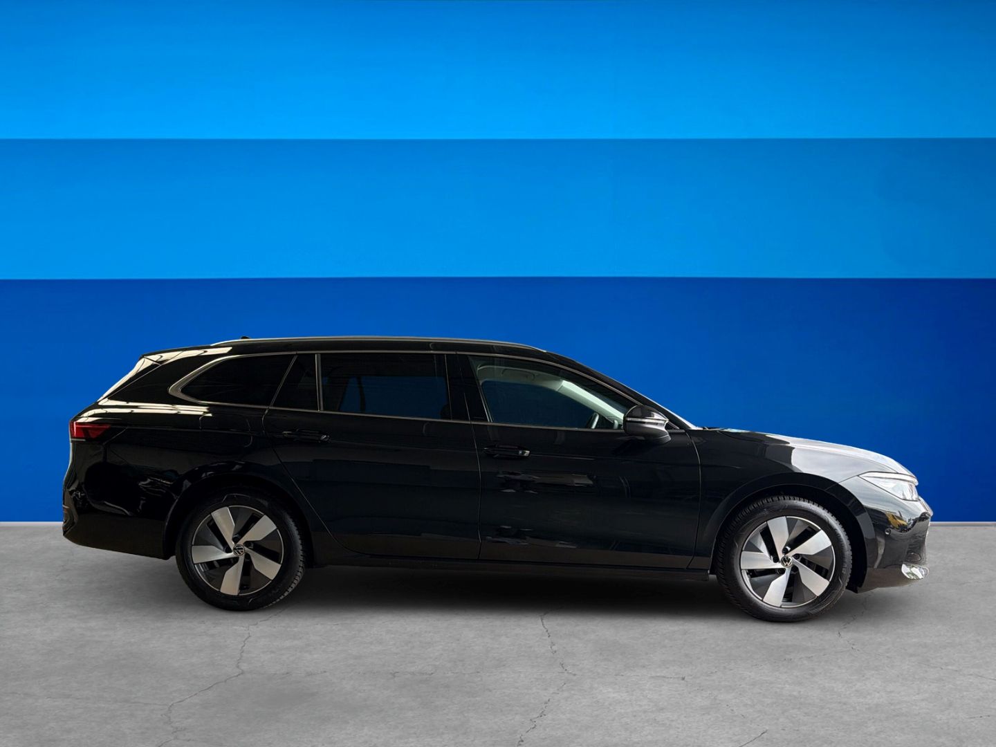 Fahrzeugabbildung Volkswagen Passat 1.5 eTSI Business Rear View Navi Clima - mit KI generiert/bearbeitet