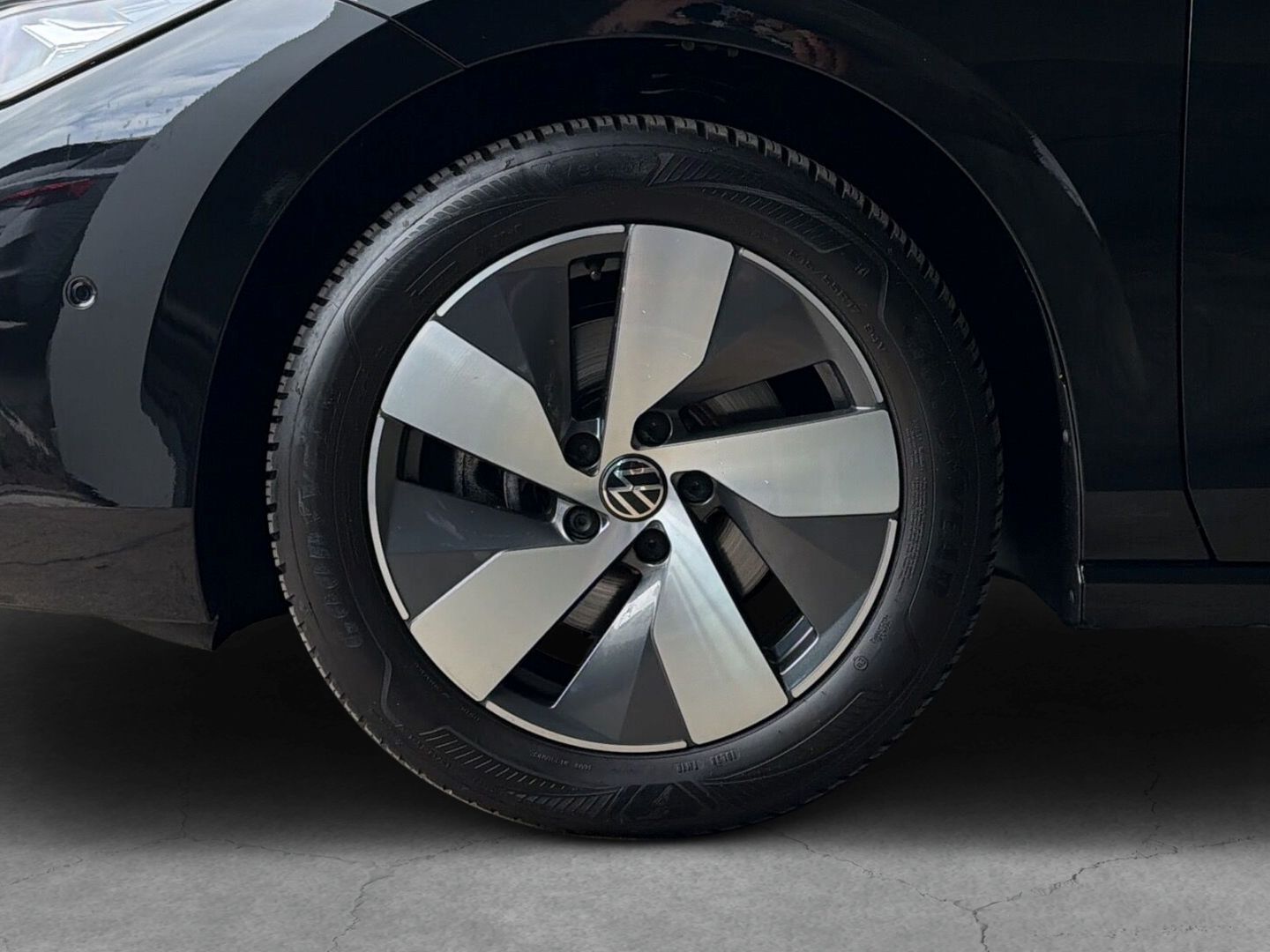 Fahrzeugabbildung Volkswagen Passat 1.5 eTSI Business Rear View Navi Clima - mit KI generiert/bearbeitet