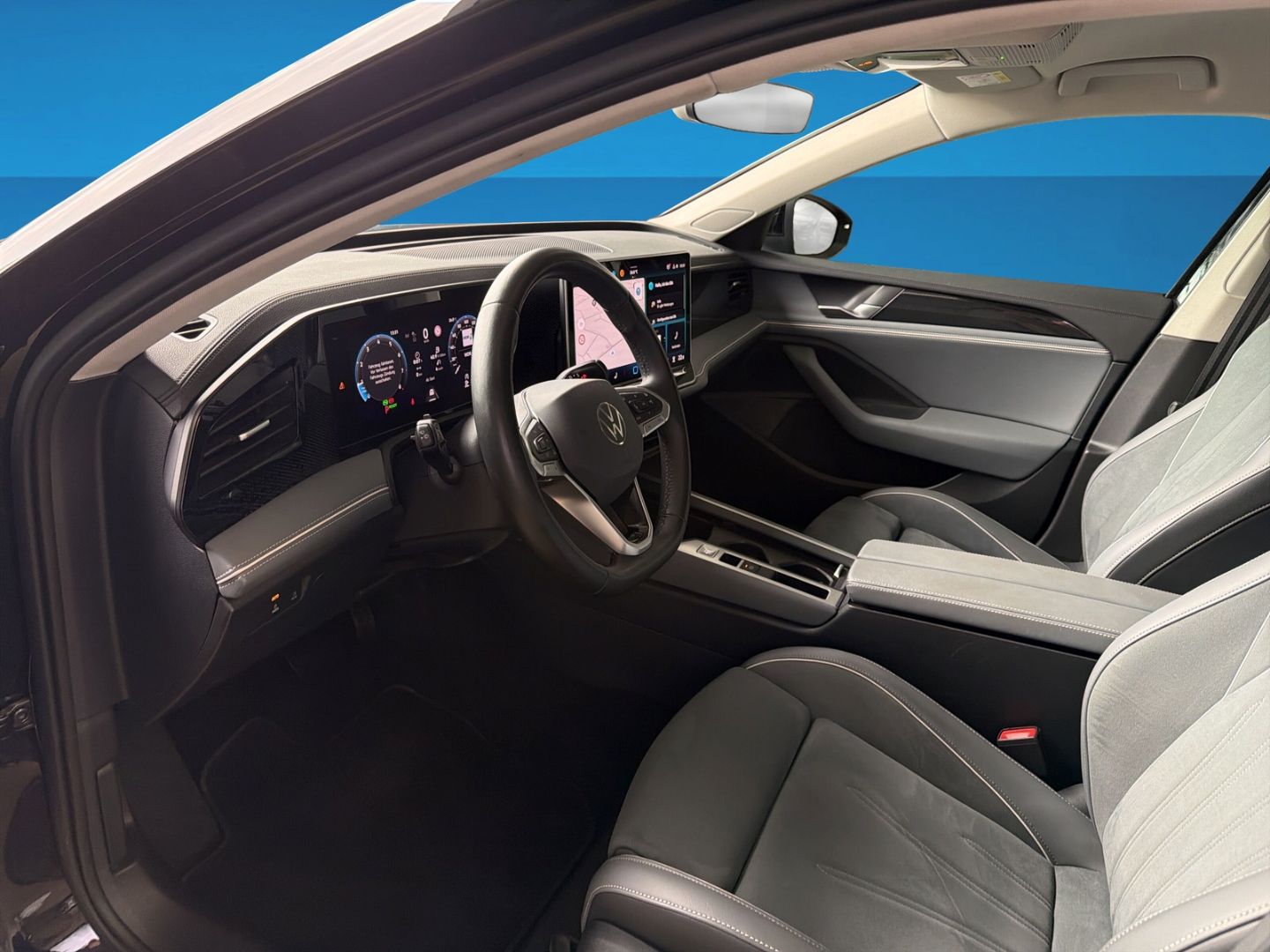 Fahrzeugabbildung Volkswagen Passat 1.5 eTSI Business Rear View Navi Clima - mit KI generiert/bearbeitet