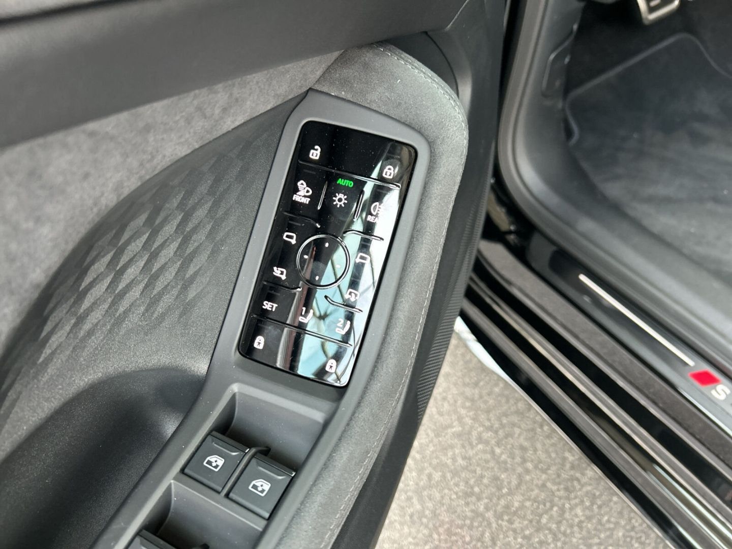 Fahrzeug 24 Fahrzeugabbildung Audi A5 TDI AVANT QUATTRO+LED+AHK+B&O+MEMORY+KAMERA