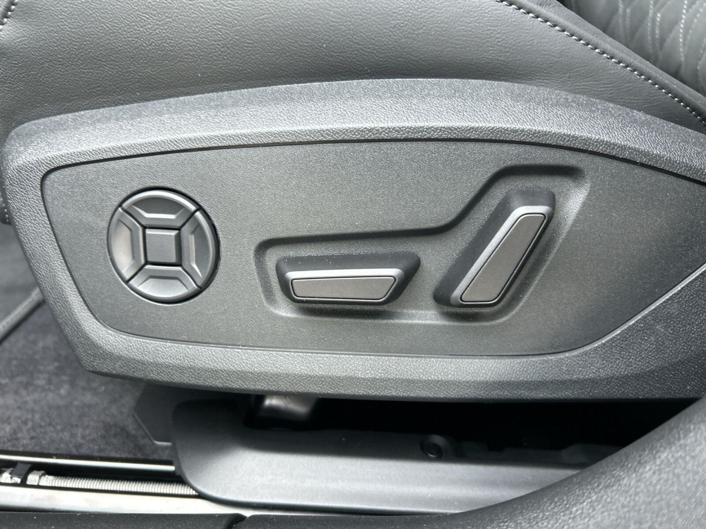 Fahrzeug 25 Fahrzeugabbildung Audi A5 TDI AVANT QUATTRO+LED+AHK+B&O+MEMORY+KAMERA