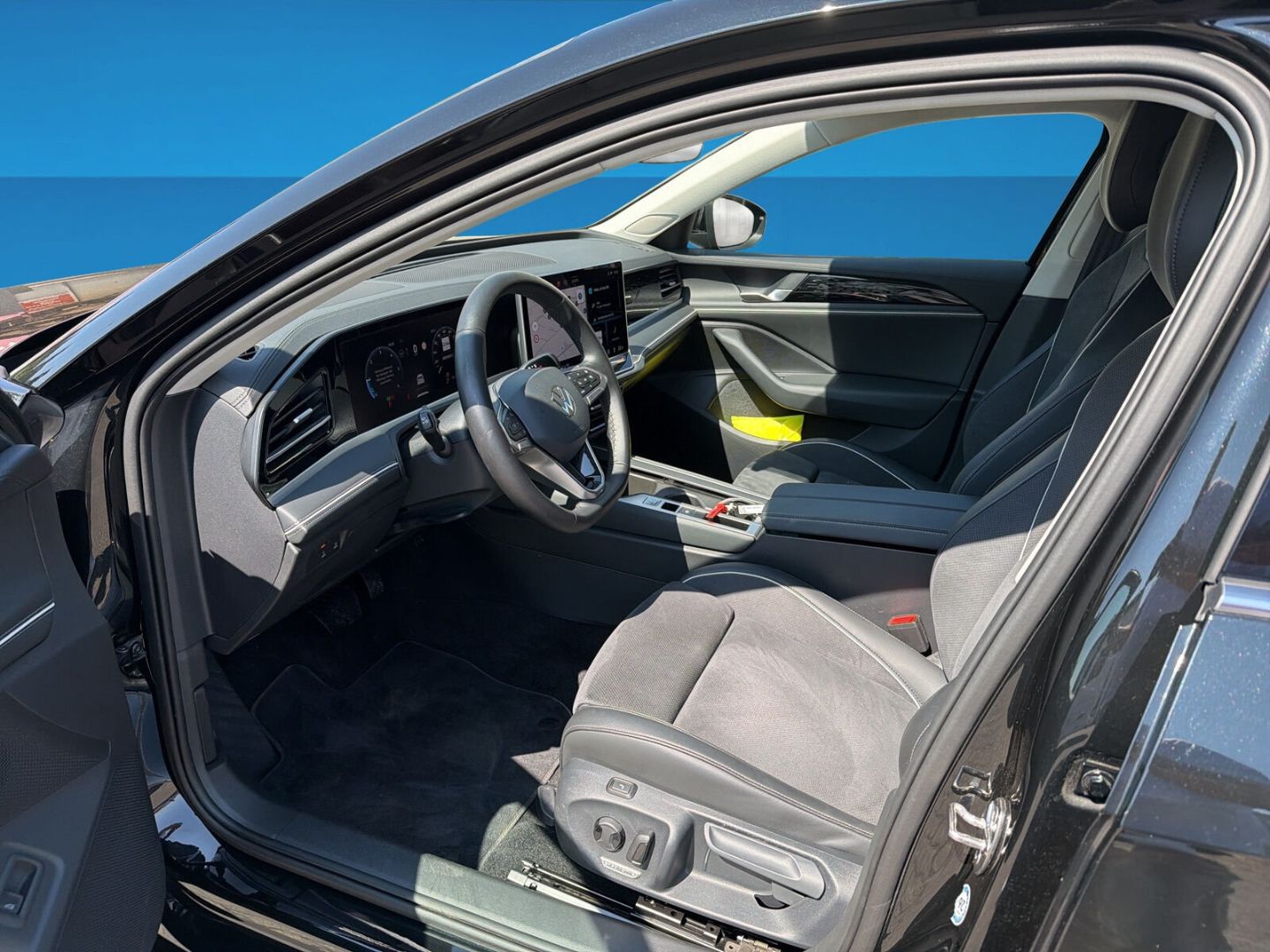 Fahrzeugabbildung Volkswagen Passat 2.0 TDI Business Premium AHK 360 Kamera
