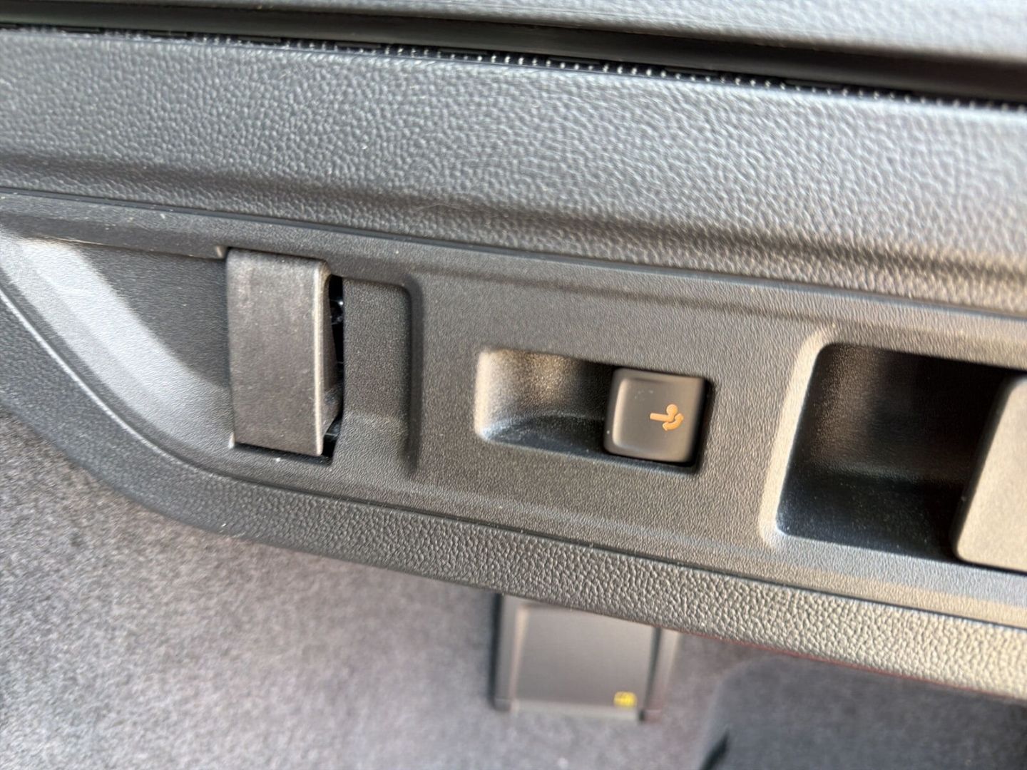 Fahrzeugabbildung Volkswagen Passat 2.0 TDI Business Premium AHK 360 Kamera