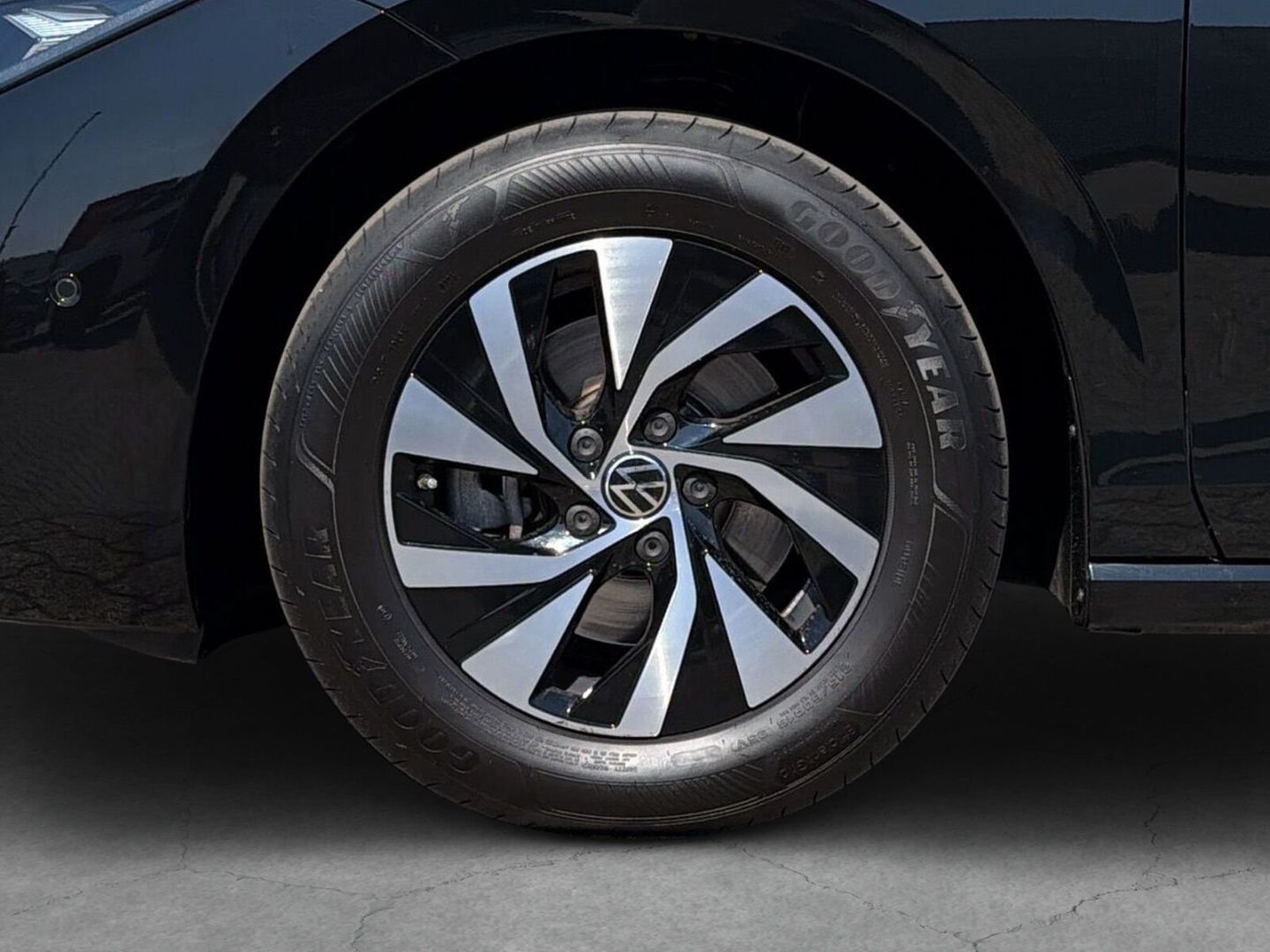 Fahrzeugabbildung Volkswagen Passat 2.0 TDI Business Premium AHK 360 Kamera