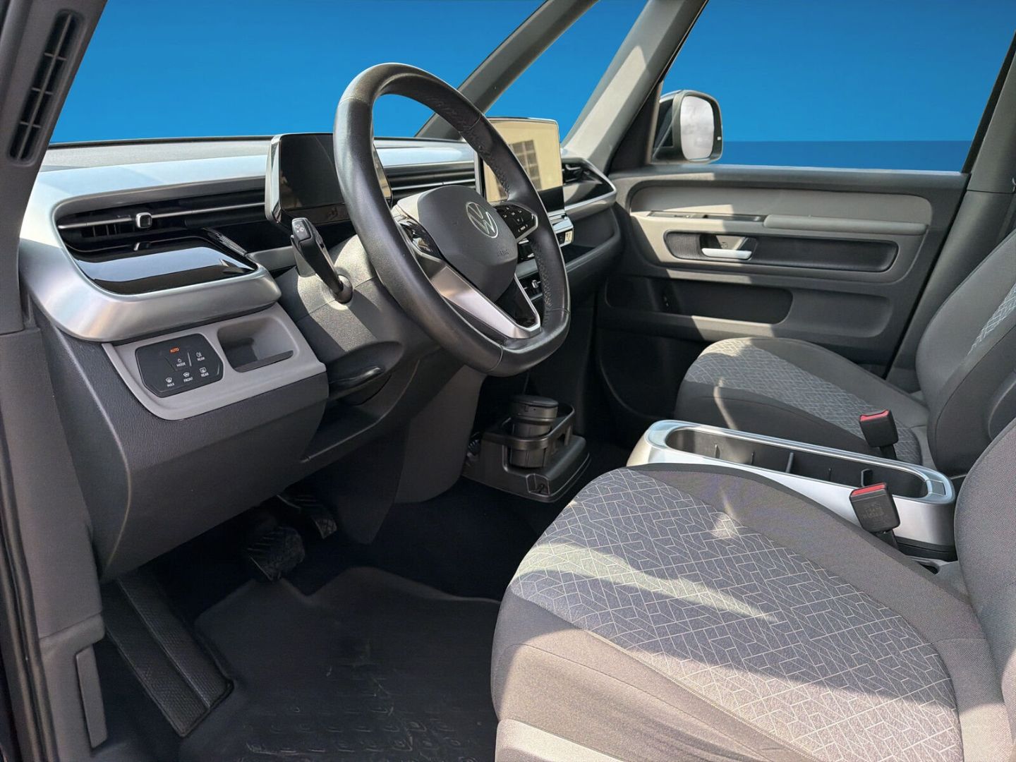 Fahrzeugabbildung Volkswagen ID. Buzz Bus Pro 150 kW Rear View Infotainment-P