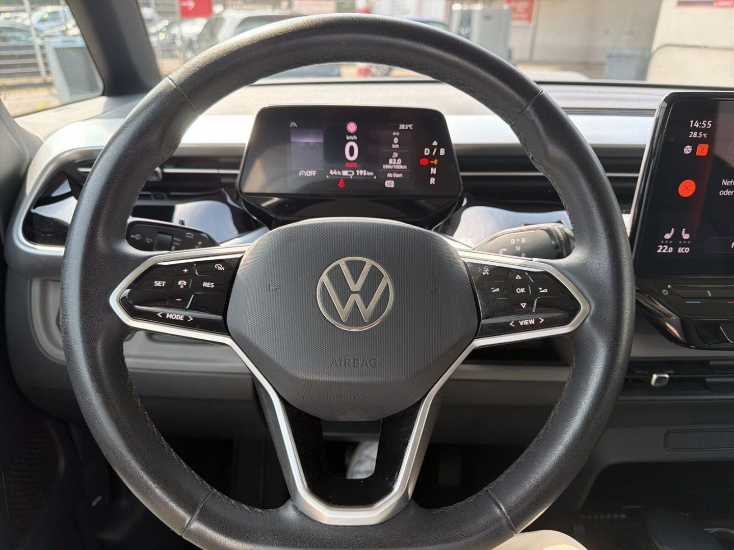 Fahrzeugabbildung Volkswagen ID. Buzz Bus Pro 150 kW Rear View Infotainment-P
